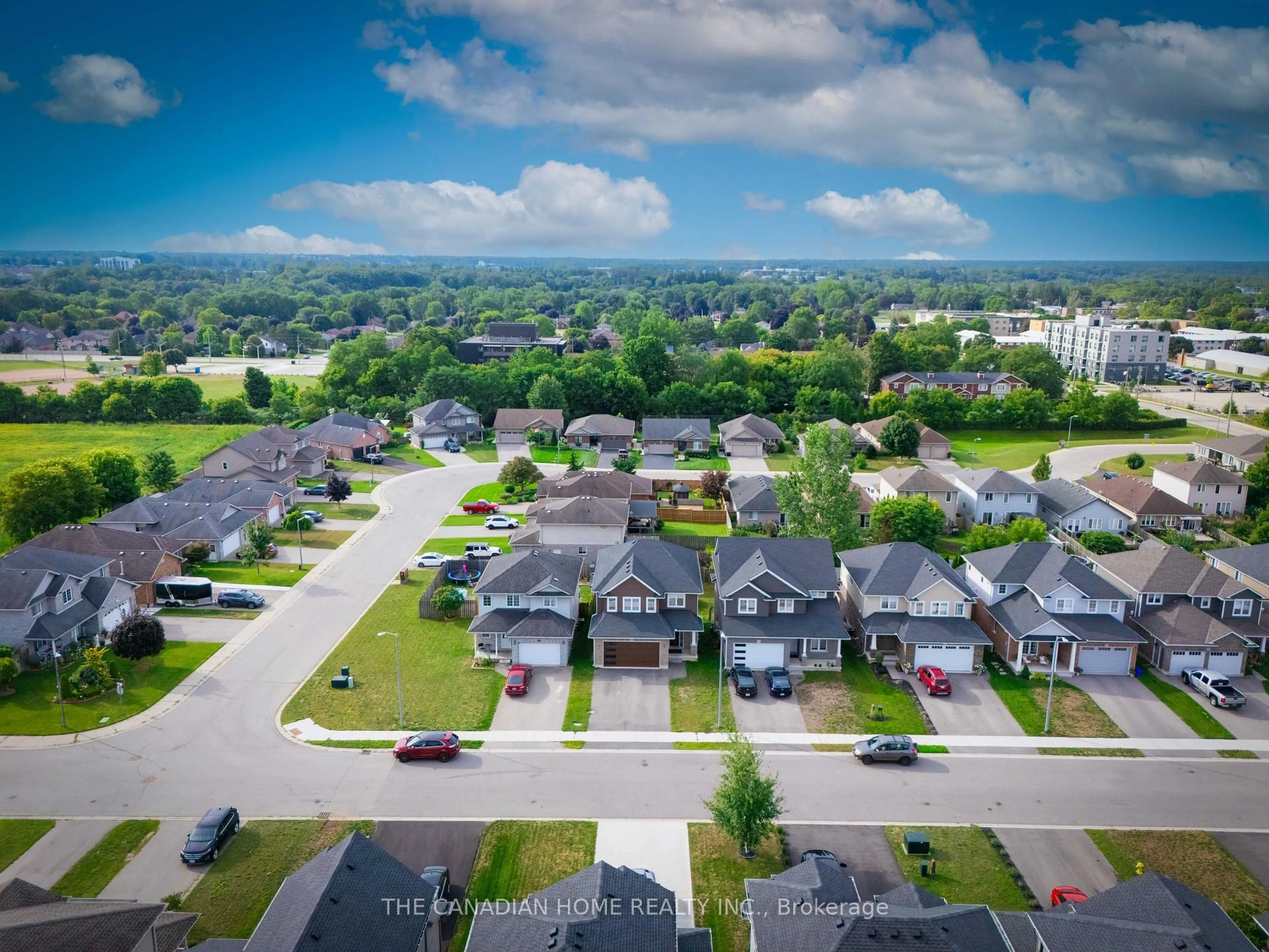A pic from outside/outdoor area/front of a property/back of a property/a pic from drone, street for 73 Pearl St, Tillsonburg Ontario N4G 0A3