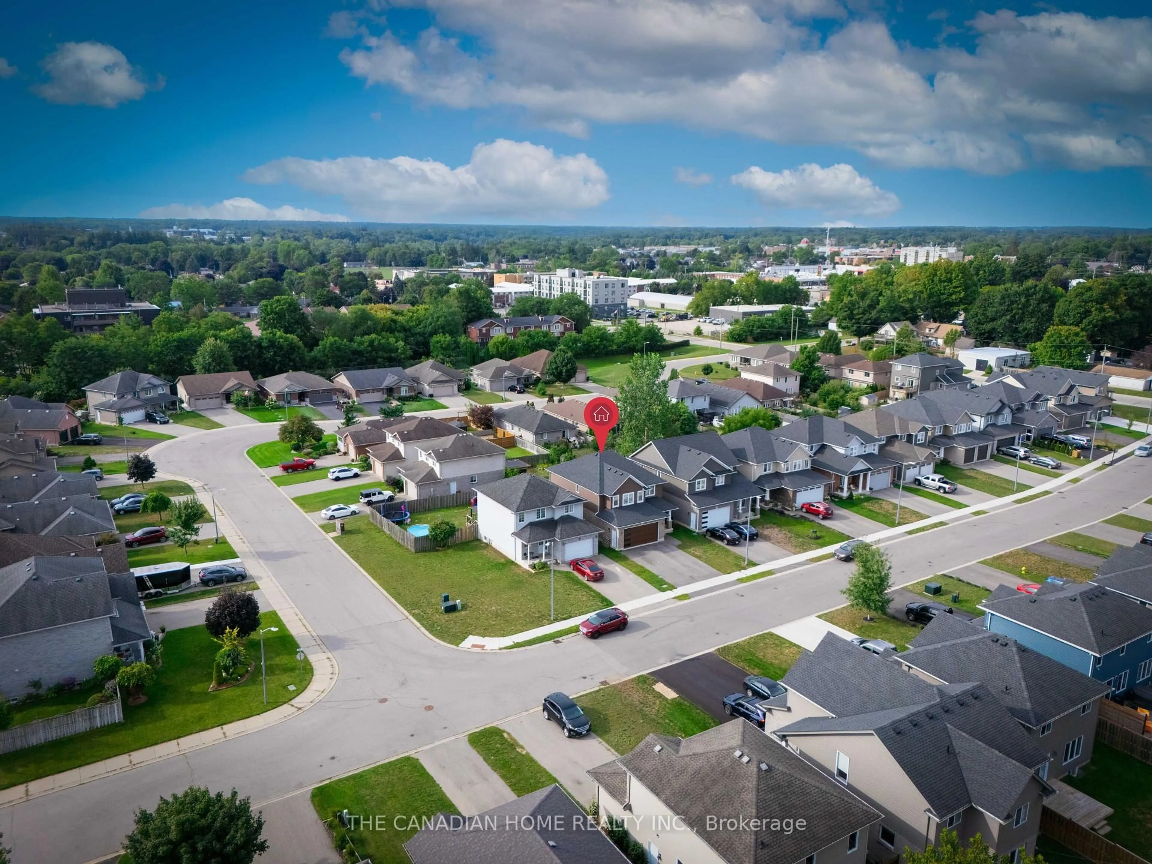 A pic from outside/outdoor area/front of a property/back of a property/a pic from drone, street for 73 Pearl St, Tillsonburg Ontario N4G 0A3