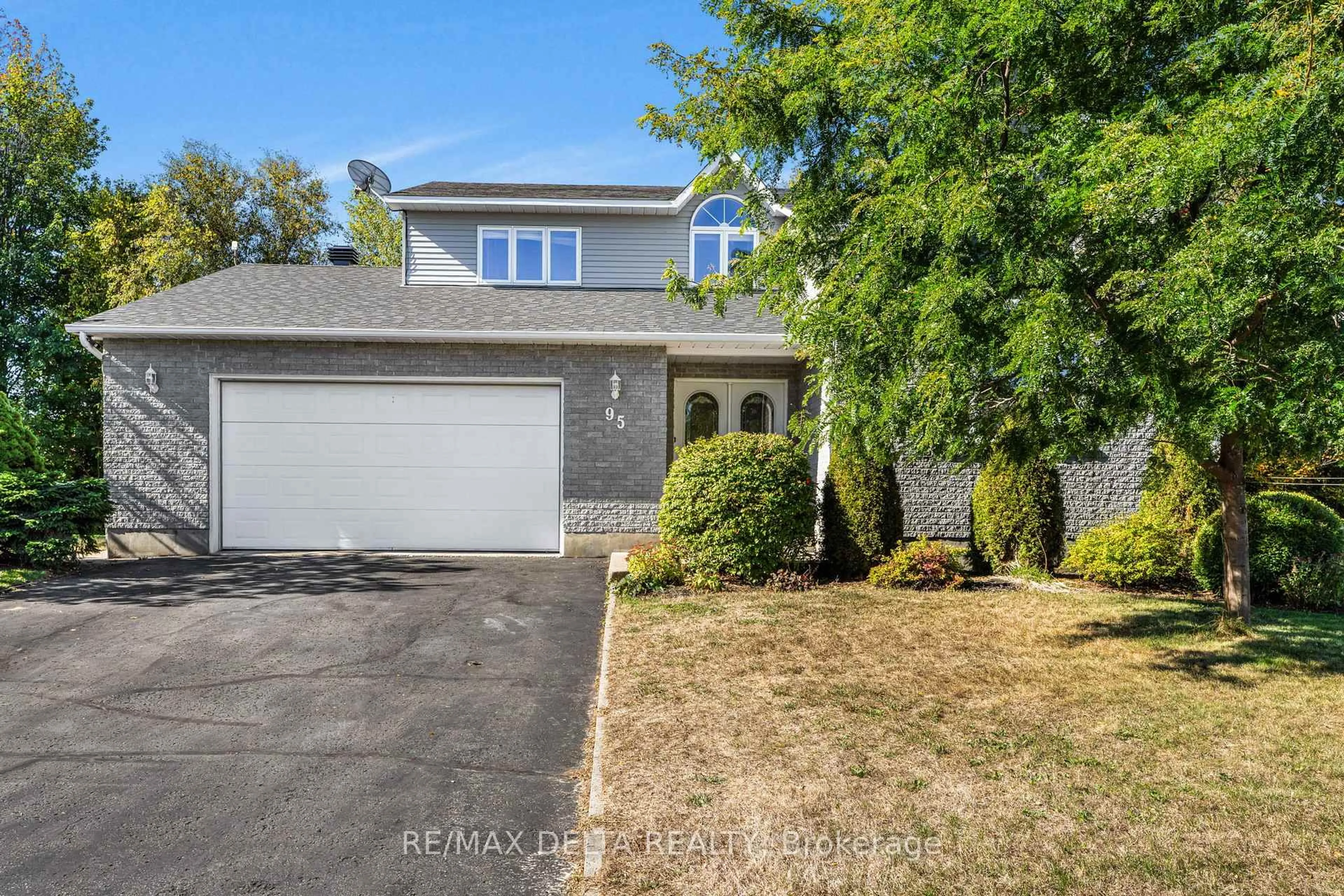 A pic from outside/outdoor area/front of a property/back of a property/a pic from drone, street for 95 Lalande Cres, Alfred and Plantagenet Ontario K0B 1L0