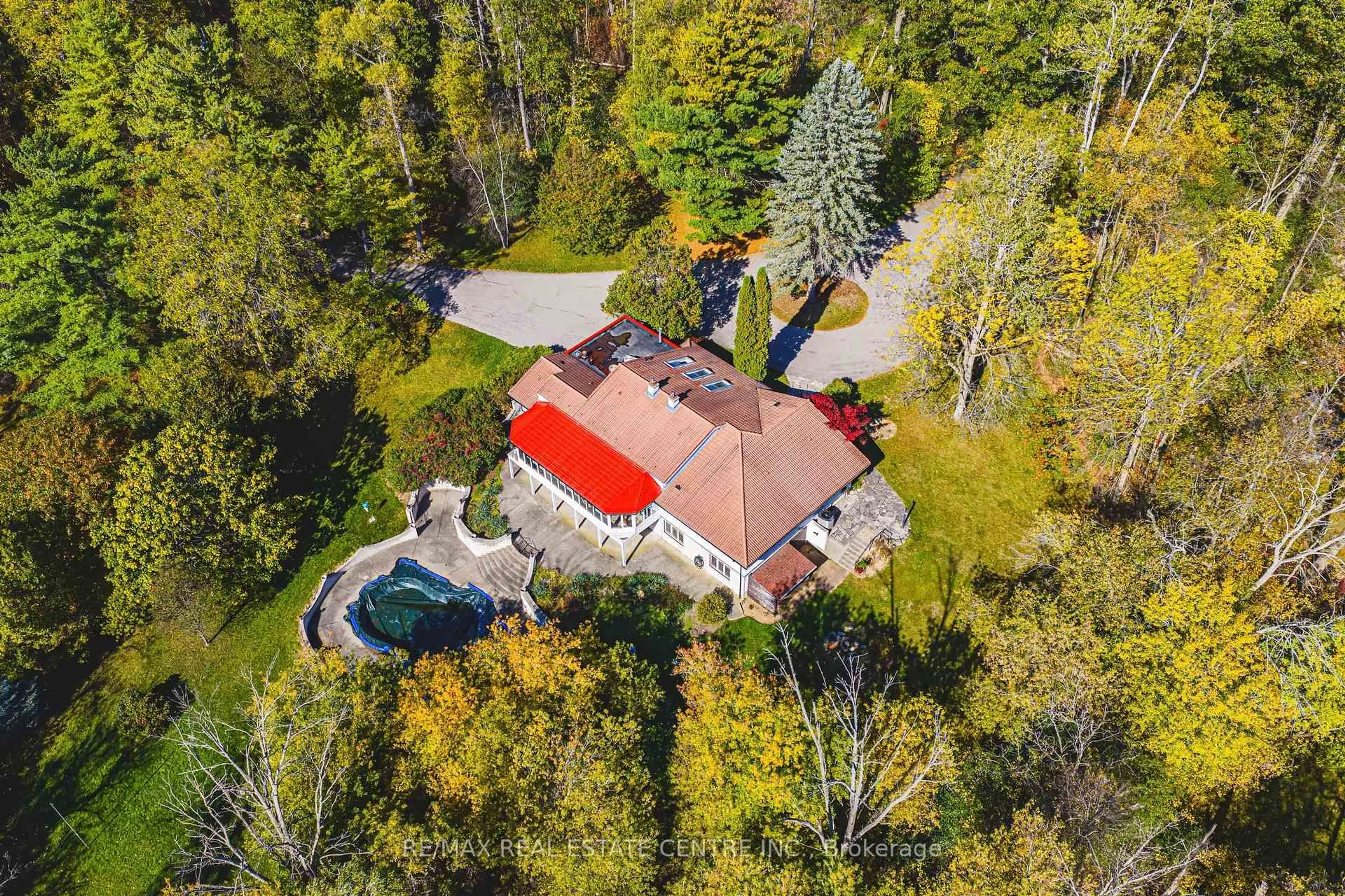 A pic from outside/outdoor area/front of a property/back of a property/a pic from drone, unknown for 1751 Cheese Factory Rd, North Dumfries Ontario N0B 1L0
