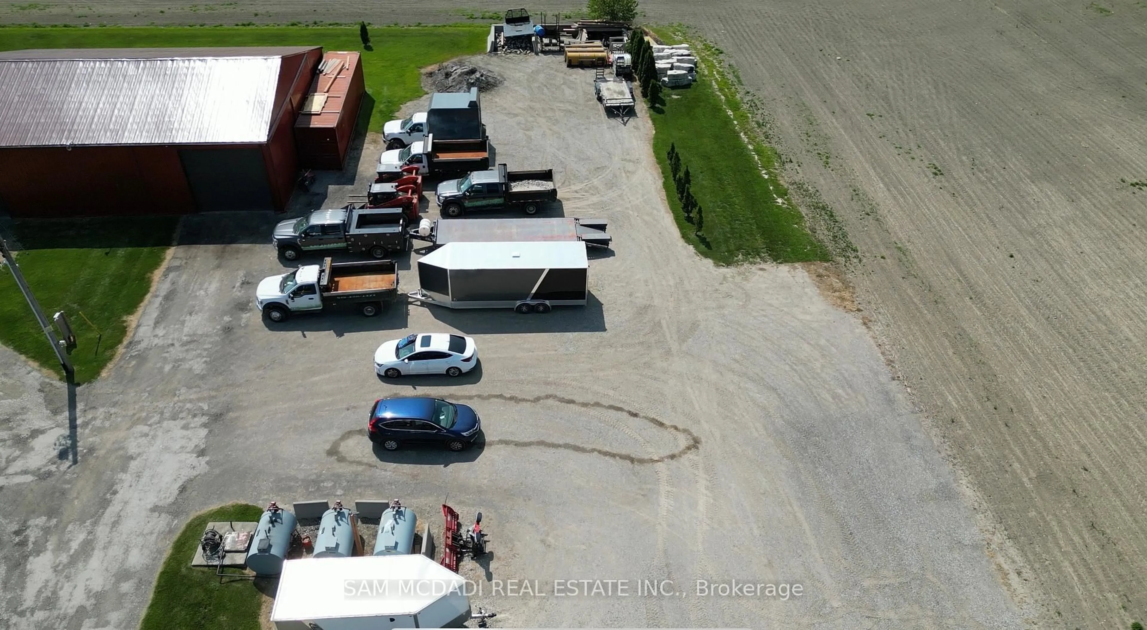 A pic from outside/outdoor area/front of a property/back of a property/a pic from drone, street for 8529 Kinnaird Rd, Lambton Shores Ontario N0N 1J3