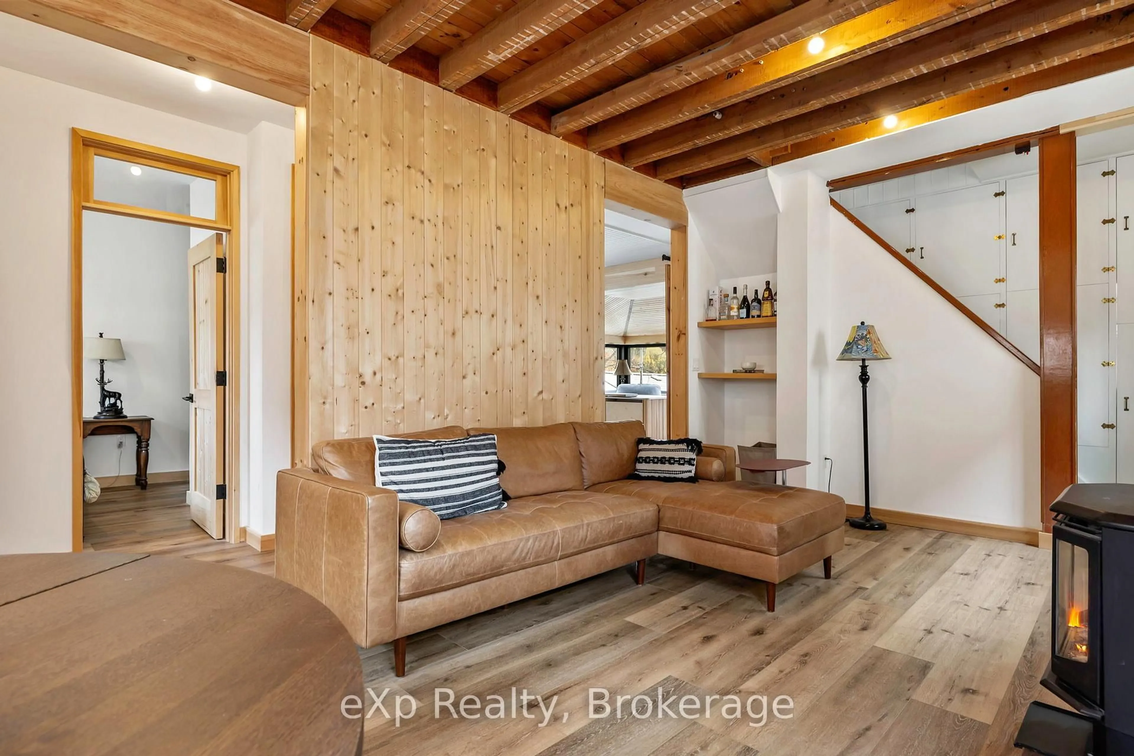 Living room with furniture, wood/laminate floor for 47 William St, Parry Sound Ontario P2A 1V2