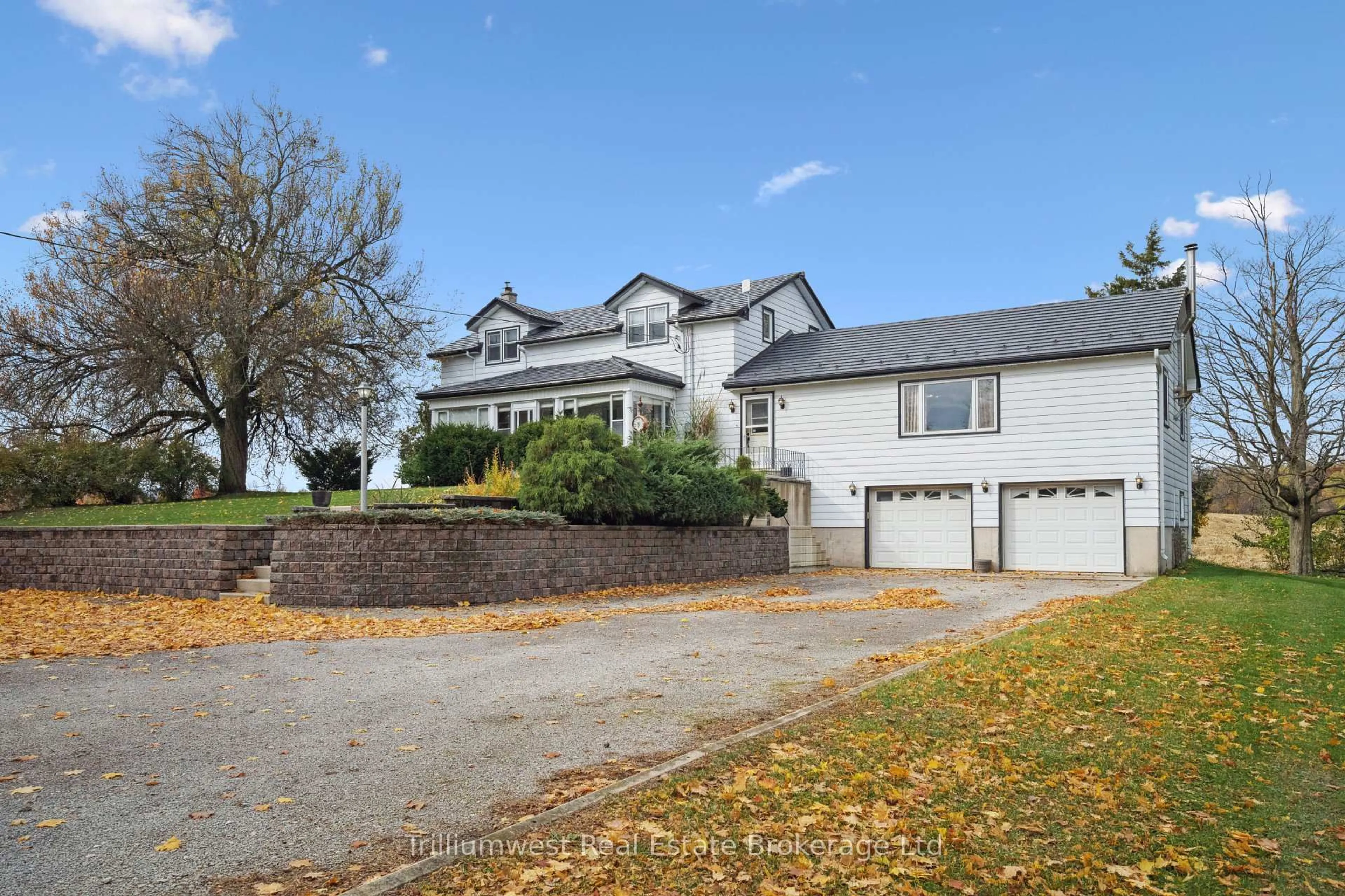 A pic from outside/outdoor area/front of a property/back of a property/a pic from drone, unknown for 379 Little Lake Rd, Norfolk Ontario N0J 1P0