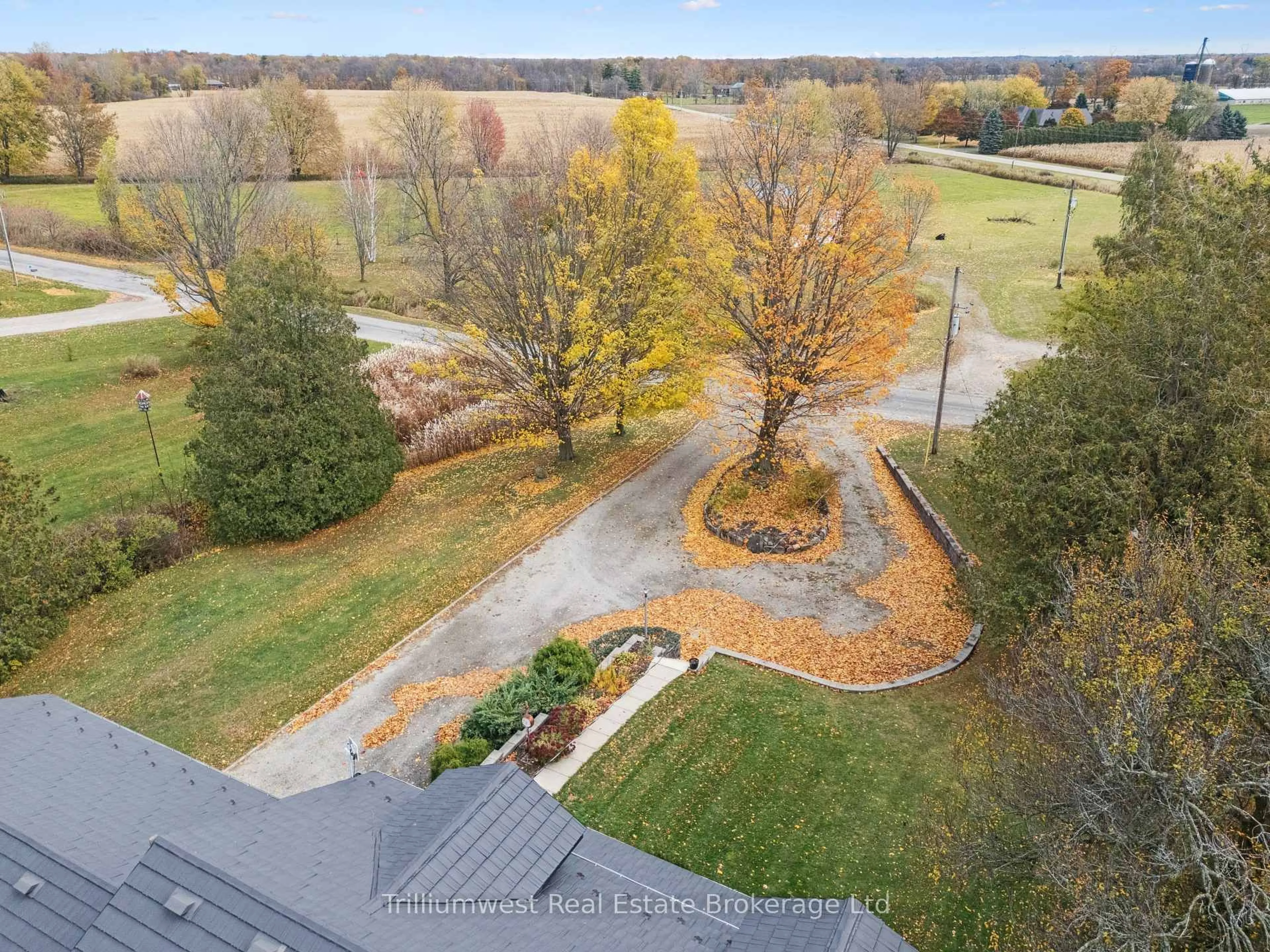 A pic from outside/outdoor area/front of a property/back of a property/a pic from drone, unknown for 379 Little Lake Rd, Norfolk Ontario N0J 1P0