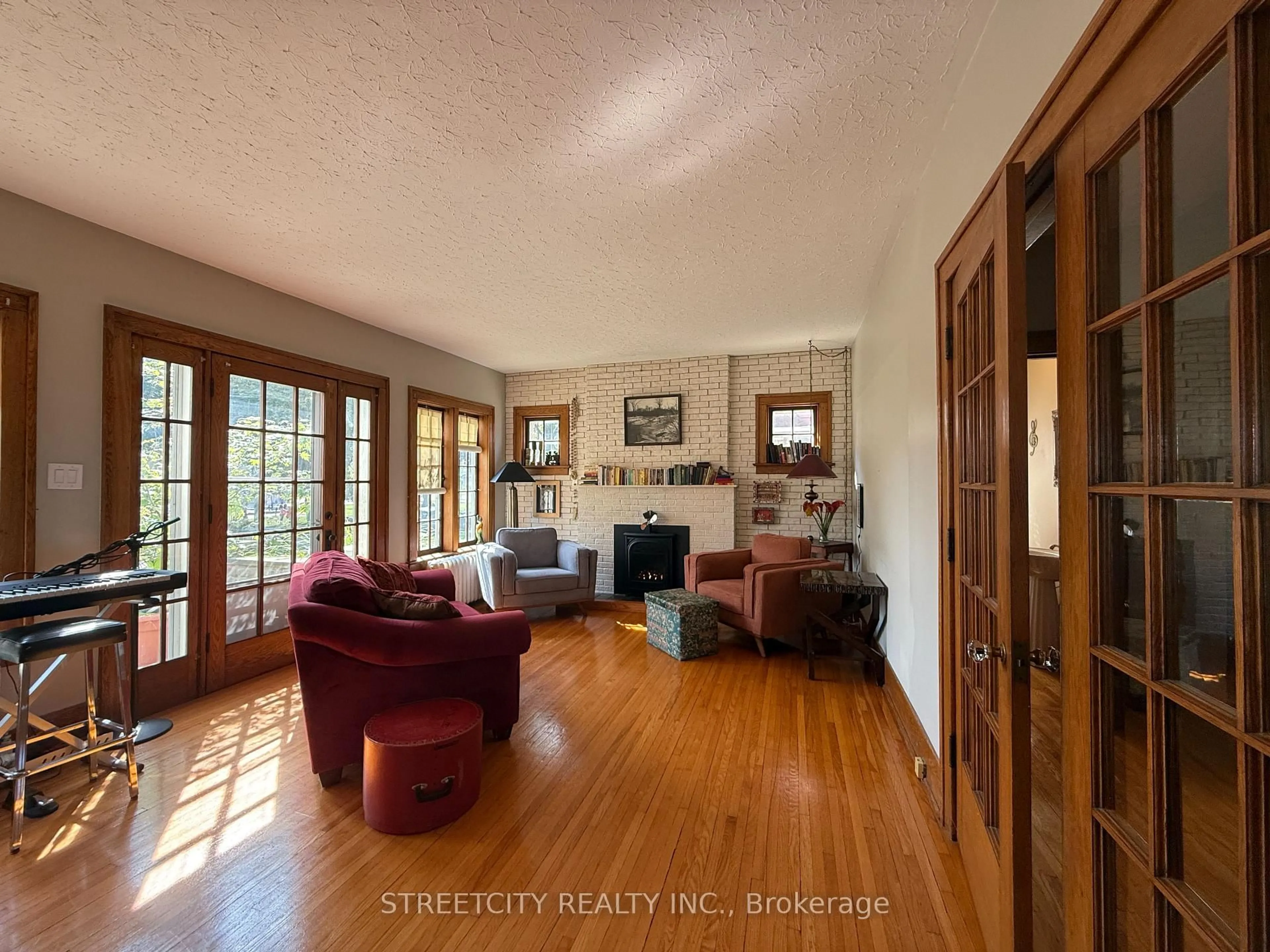 Unknown for 127 Fleming St, Sarnia Ontario N7T 6C2