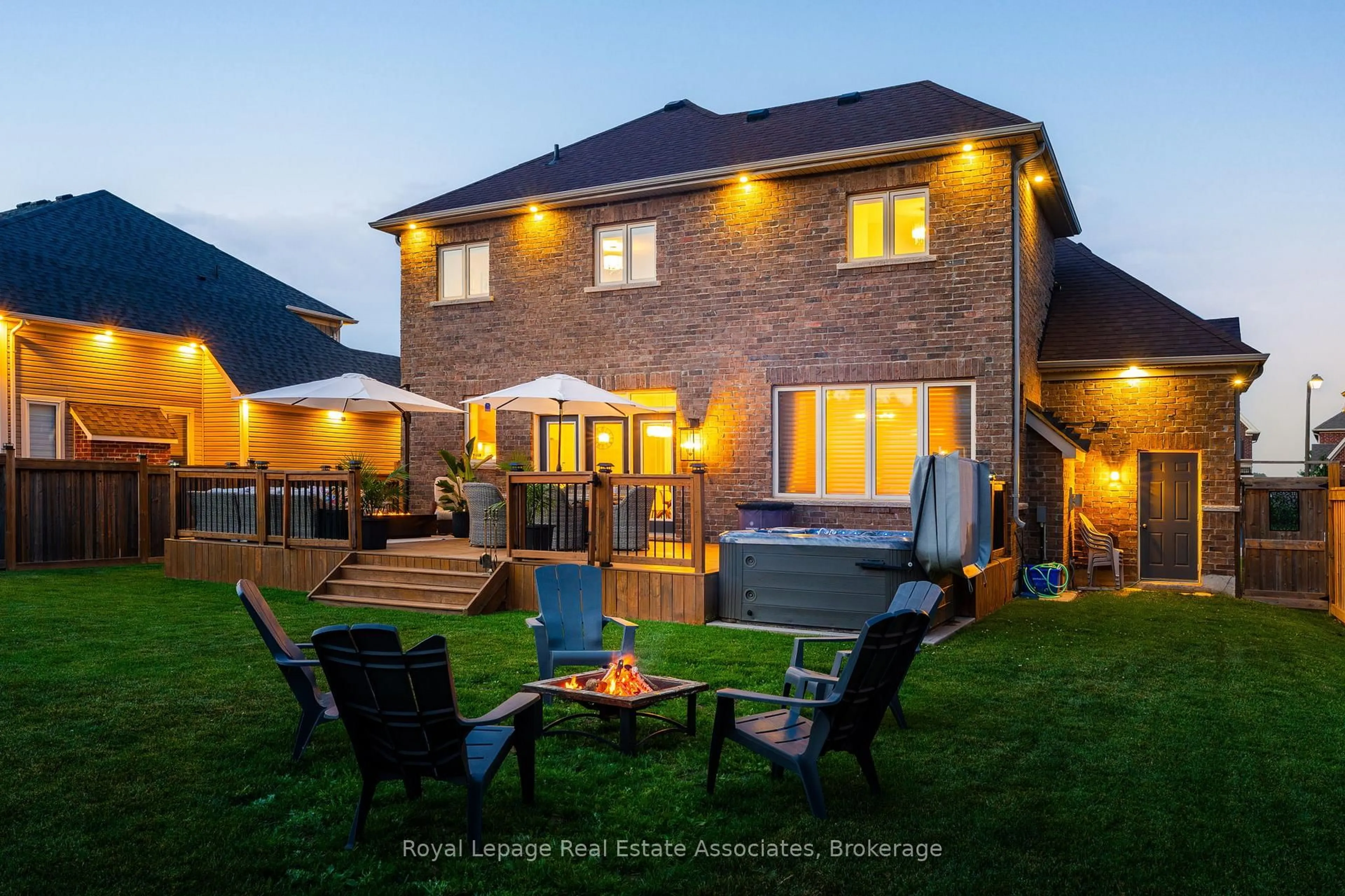 Patio, street for 17 Mitchell Cres, Mono Ontario L9W 6W6