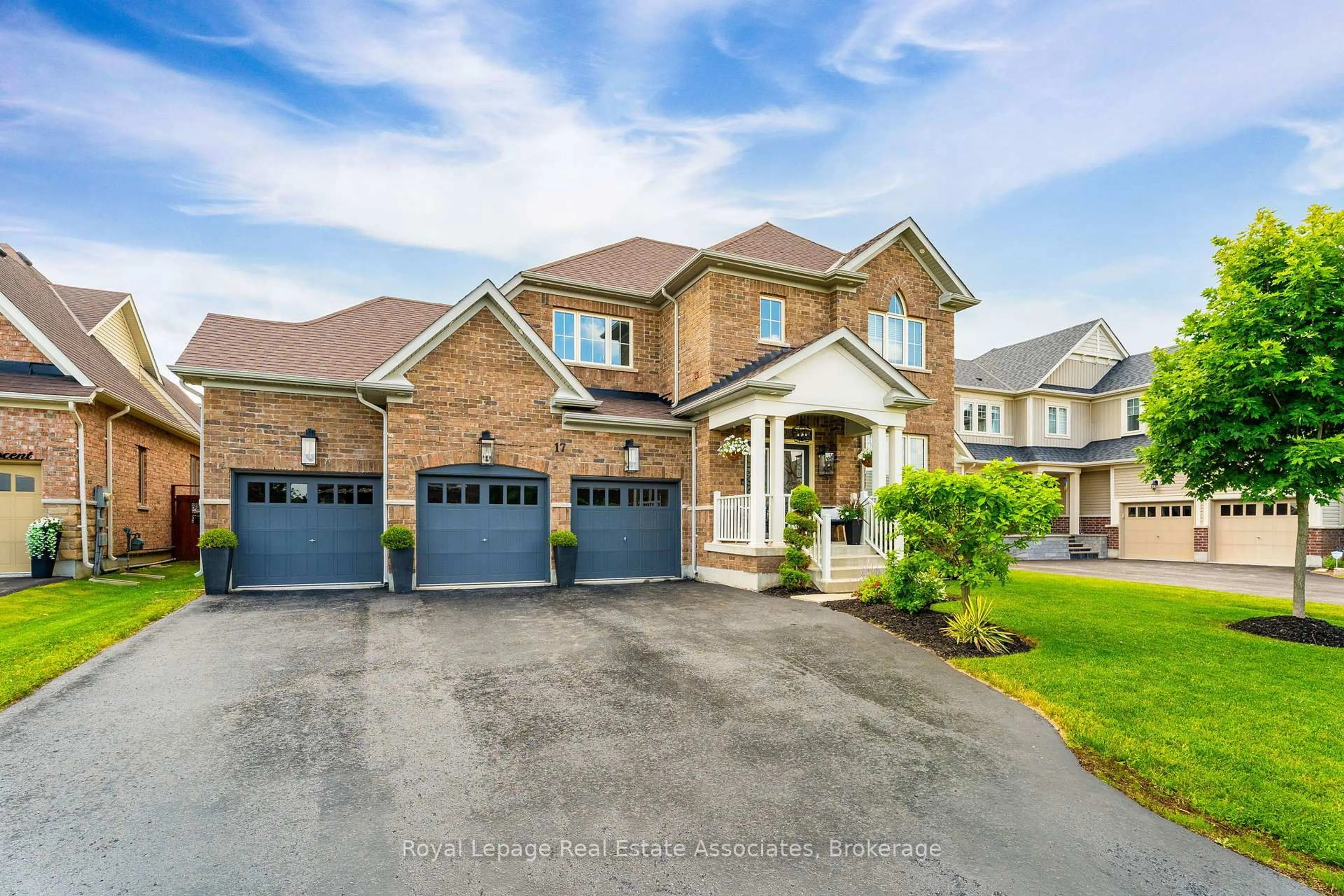 Home with brick exterior material, street for 17 Mitchell Cres, Mono Ontario L9W 6W6