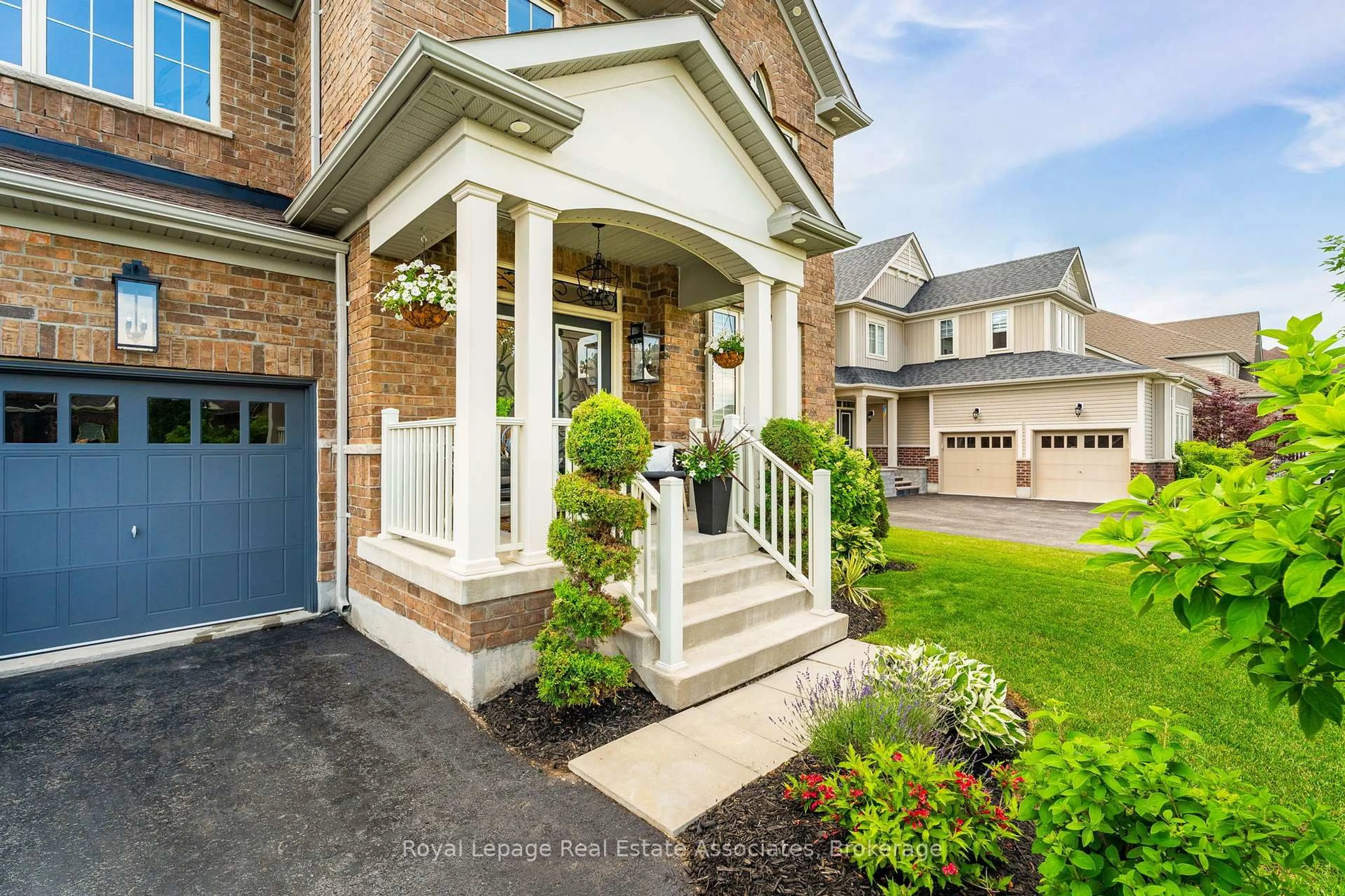 Home with brick exterior material, street for 17 Mitchell Cres, Mono Ontario L9W 6W6