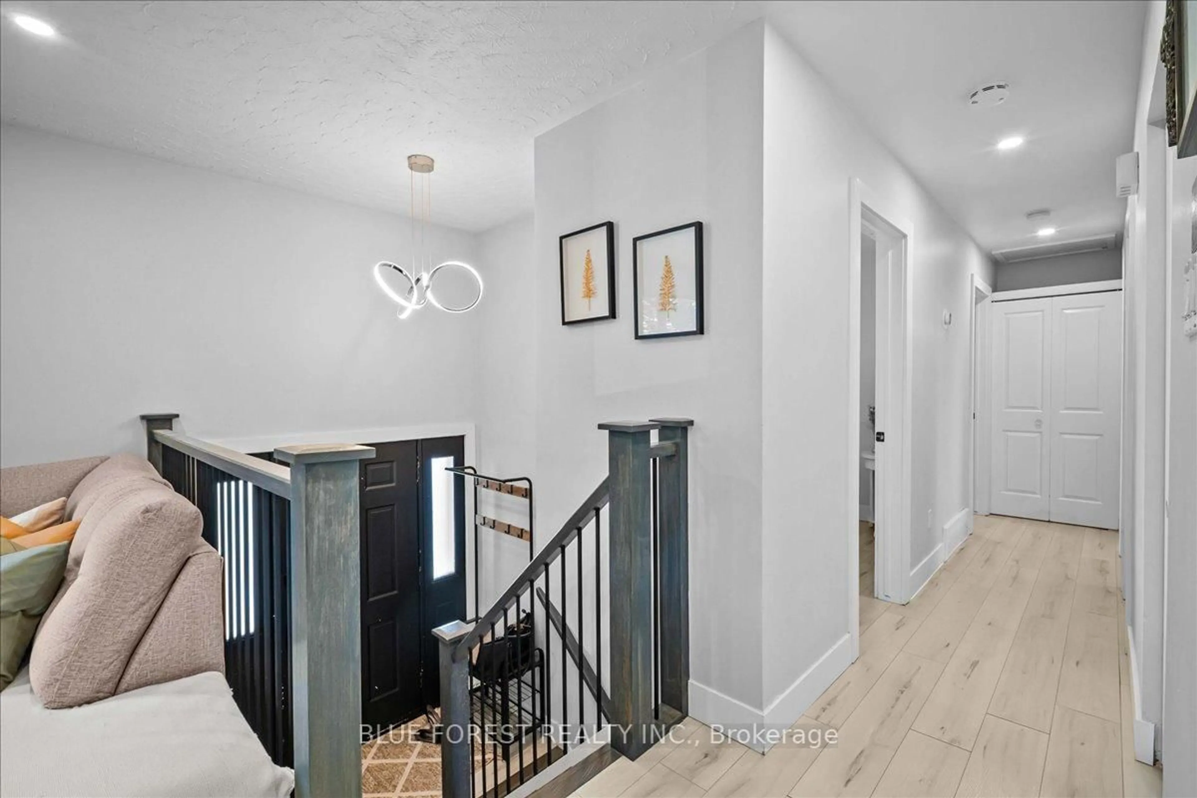 Indoor entryway for 45 Anne St, Aylmer Ontario N5H 3A1