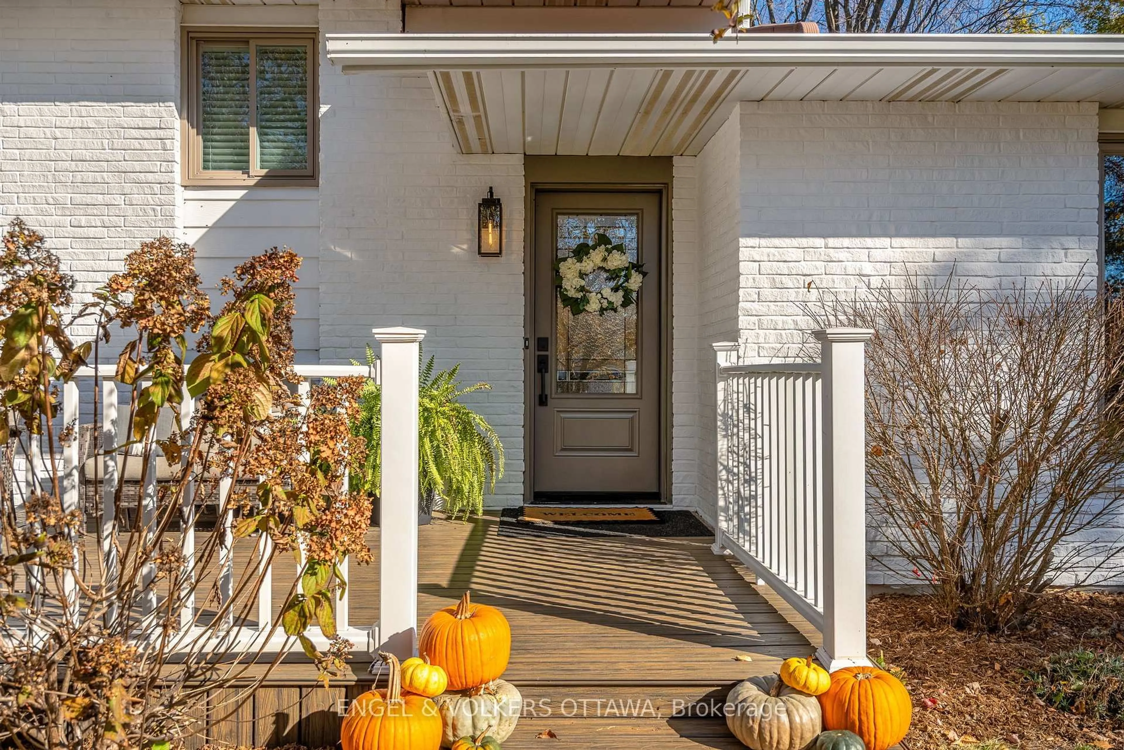 Indoor entryway for 3293 Warner Way, Osgoode Ontario K0A 2W0