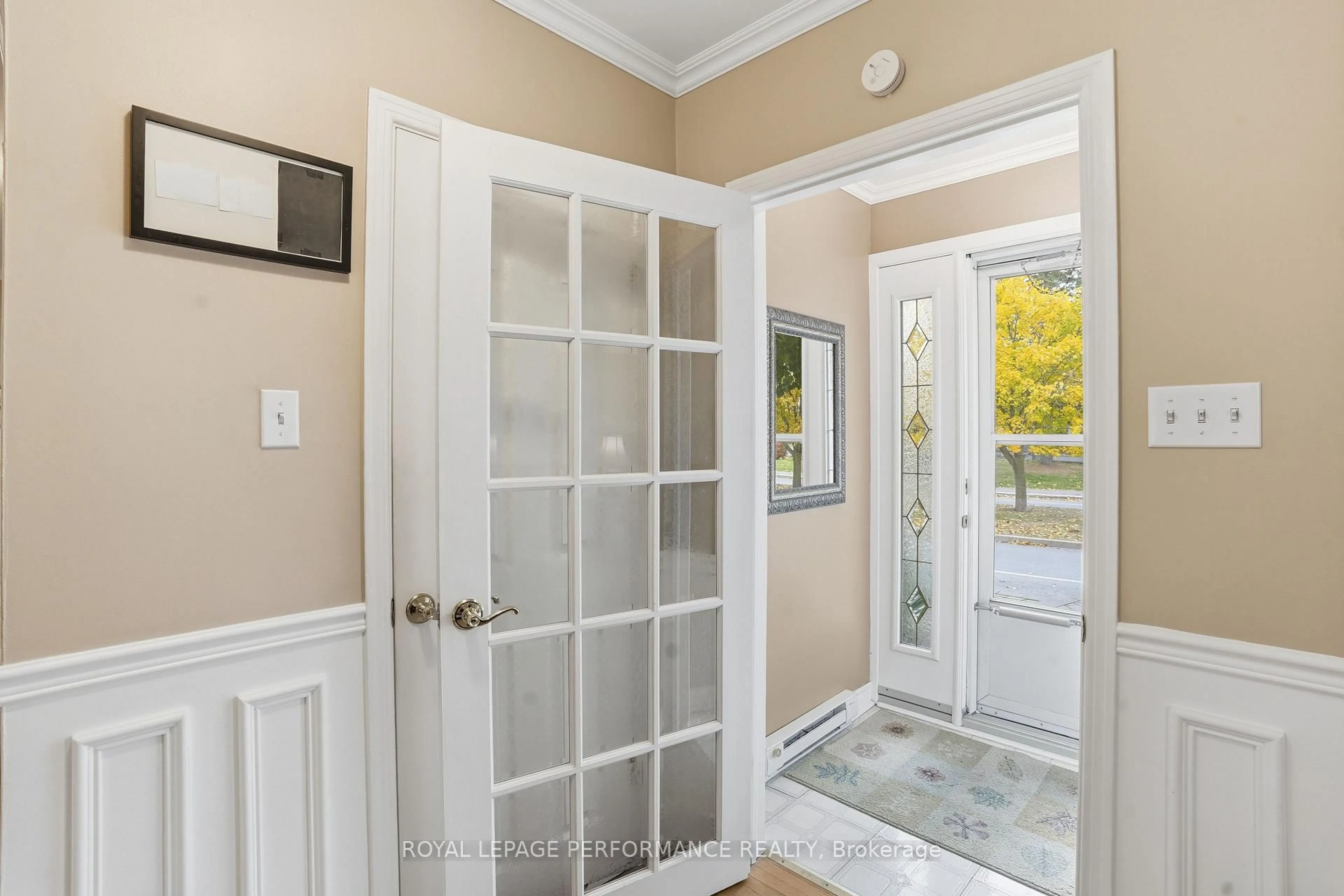 Indoor entryway for 760 Cartier Blvd, Hawkesbury Ontario K6A 1W7