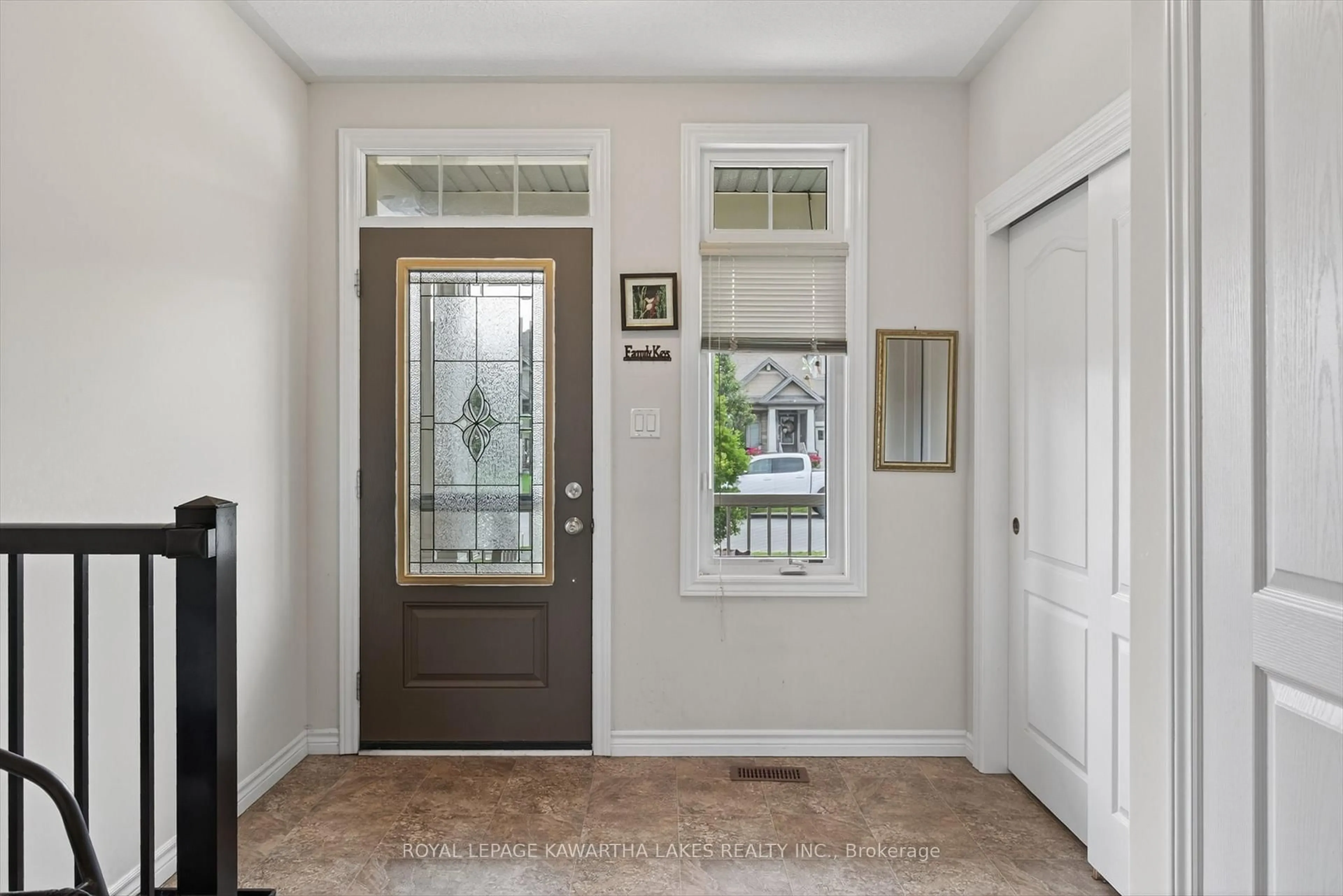 Indoor entryway for 26 Chadwin Dr, Kawartha Lakes Ontario K9V 0E9