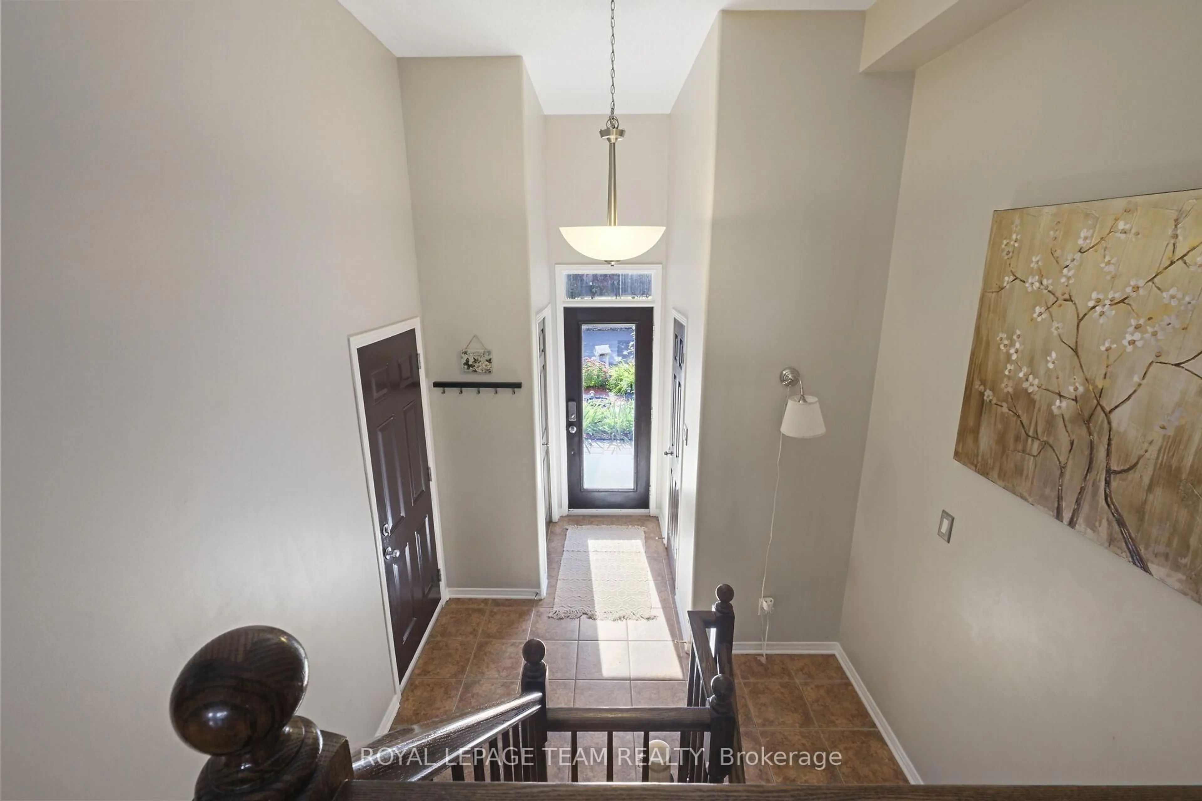 Indoor entryway for 215 Parkrose Private, Ottawa Ontario K4A 0N8