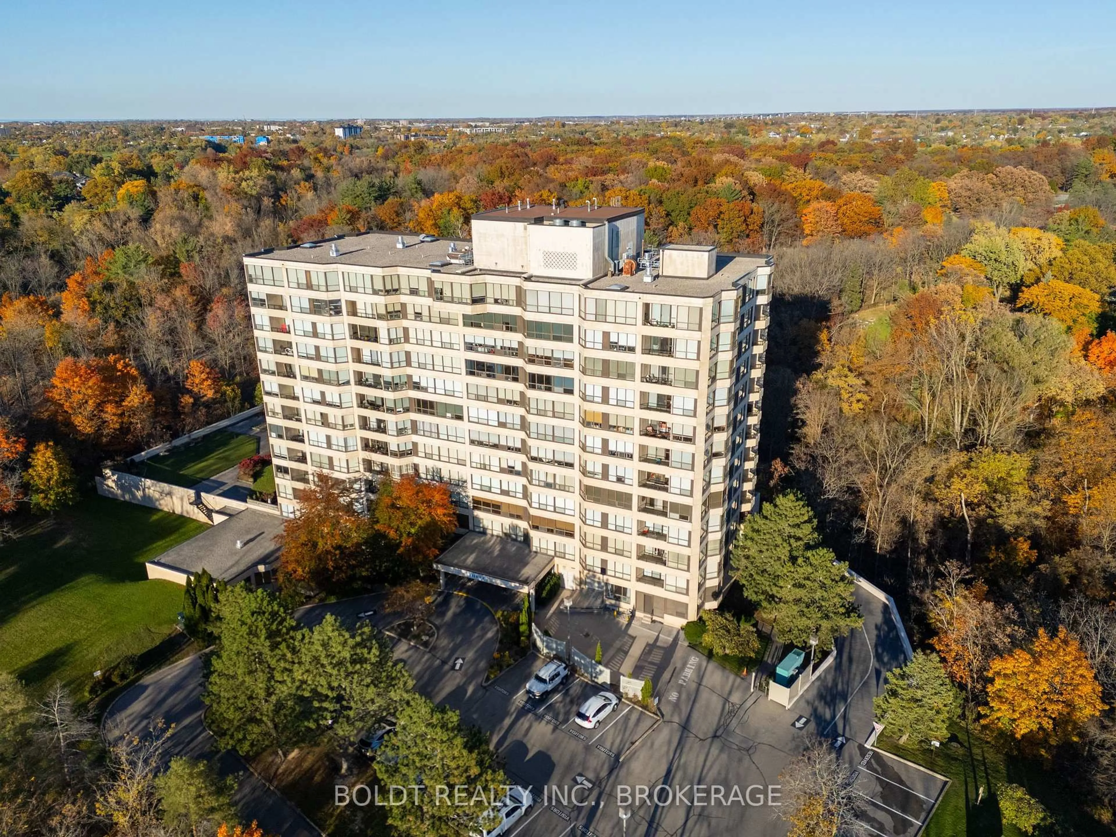 A pic from outside/outdoor area/front of a property/back of a property/a pic from drone, building for 3 Towering Heights Blvd #603, St. Catharines Ontario L2T 4A4