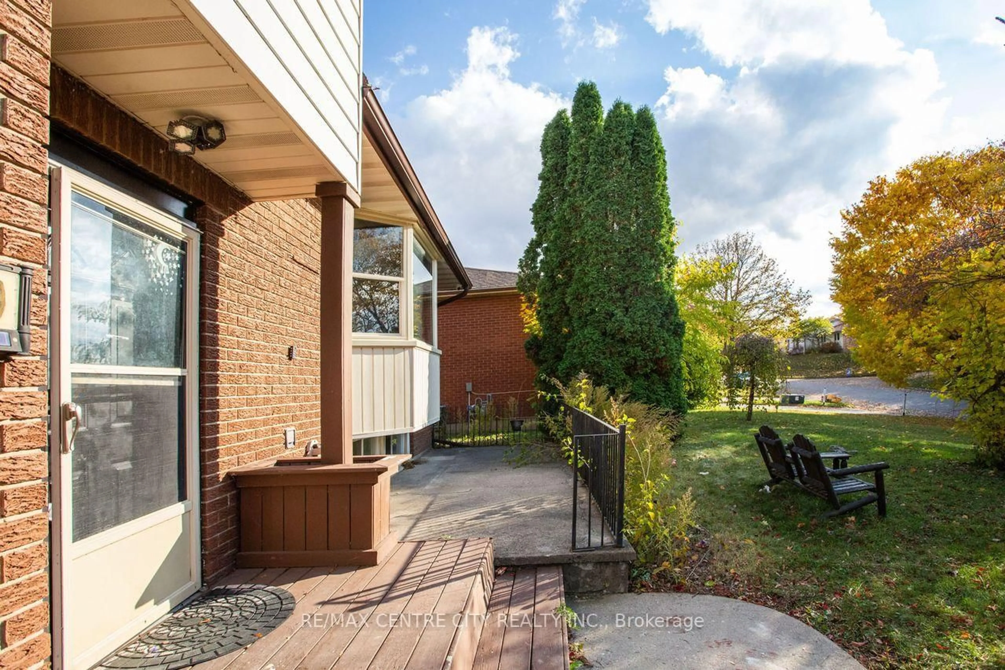 Home with brick exterior material, street for 470 Three Valleys Cres, London South Ontario N5Z 3E7