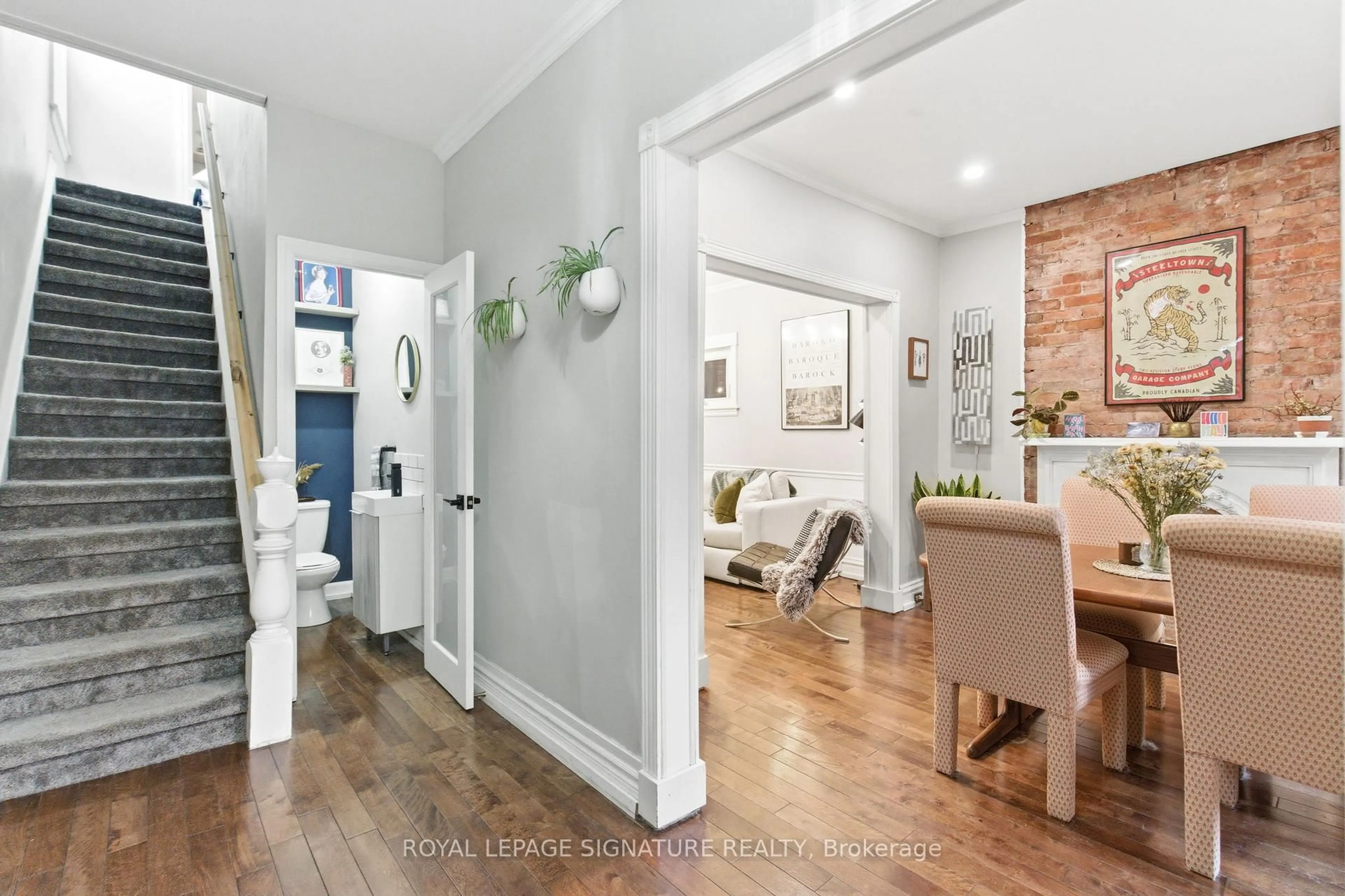 Indoor entryway for 191 Burris St, Hamilton Ontario L8M 2J7