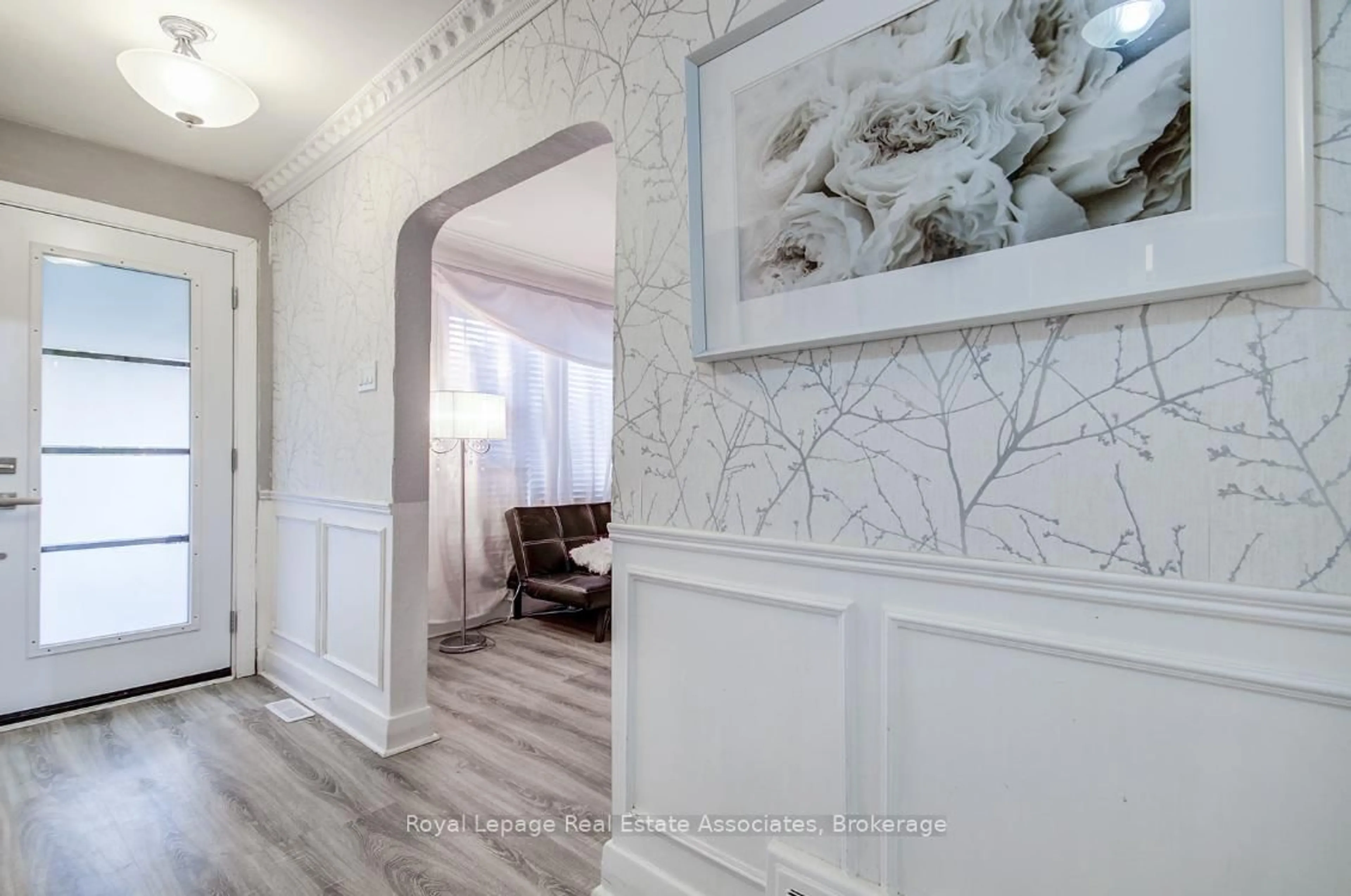 Indoor entryway for 75 Tollgate Rd, Brantford Ontario N3R 4Z5