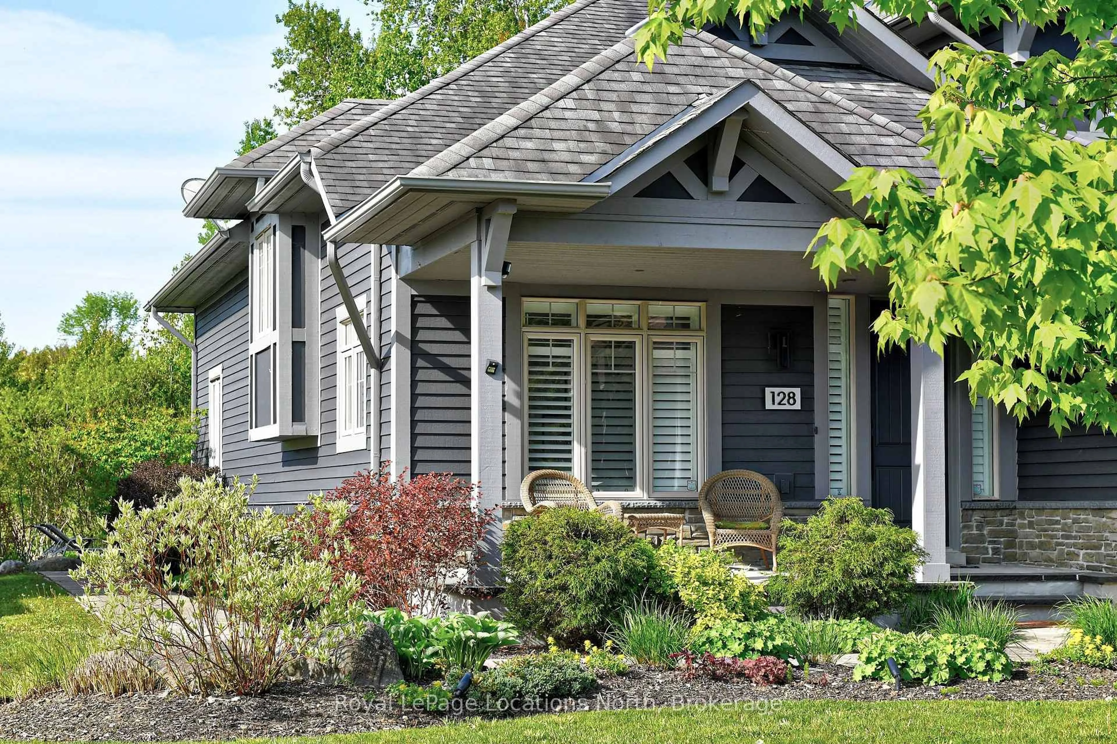 Home with vinyl exterior material, street for 128 Rankin's Cres, Blue Mountains Ontario N0H 2P0