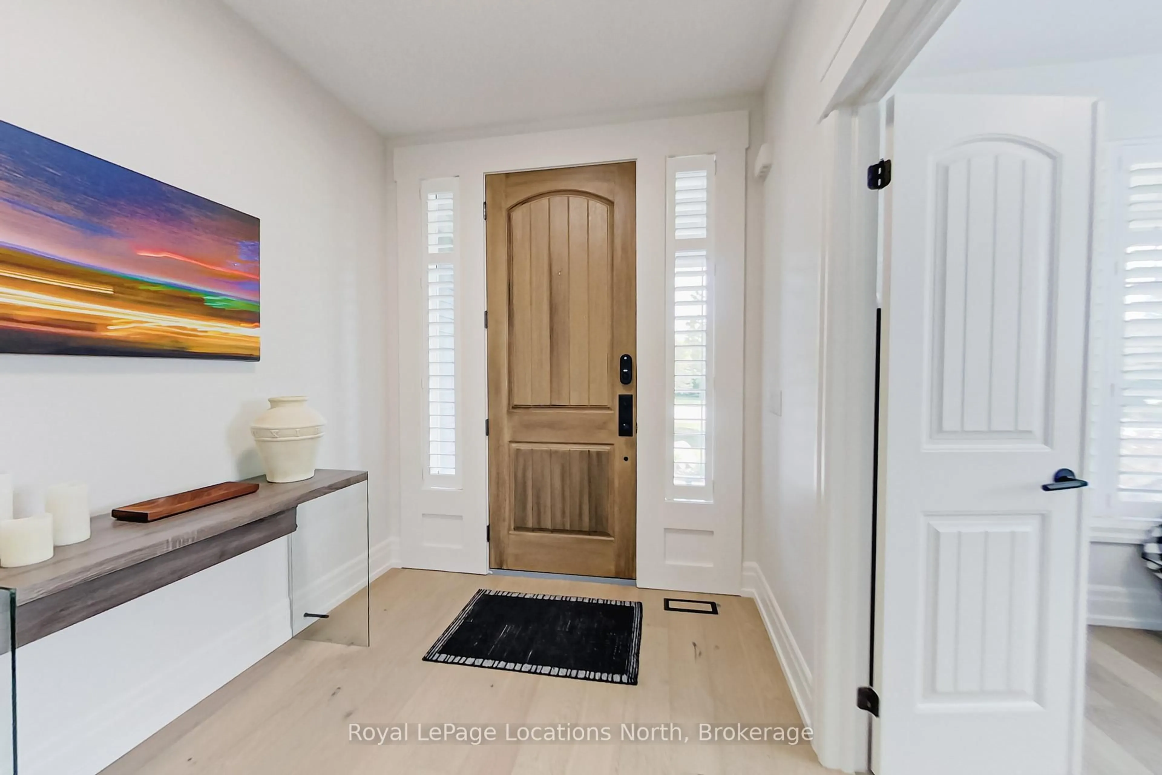 Indoor entryway for 128 Rankin's Cres, Blue Mountains Ontario N0H 2P0