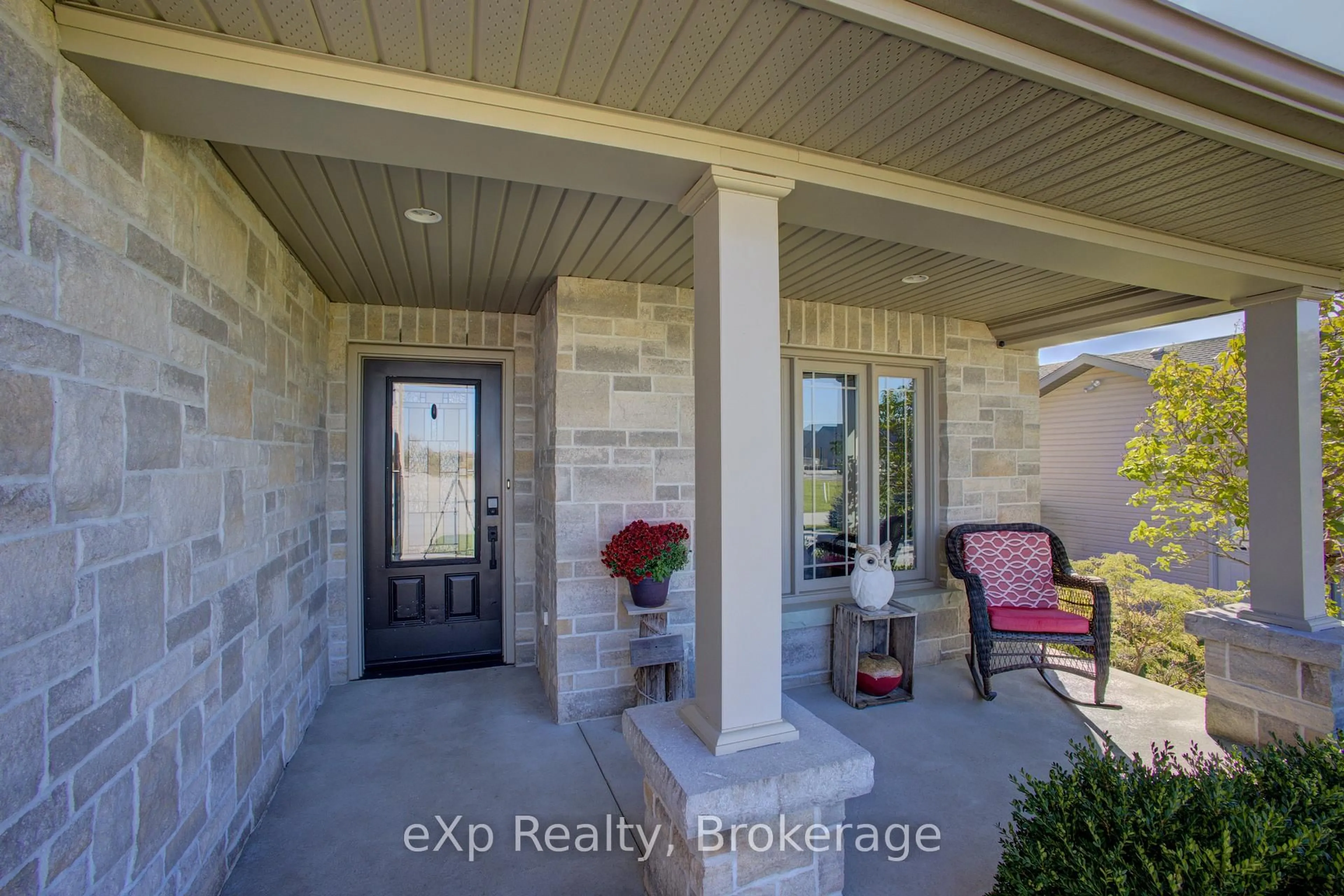 Indoor entryway for 156 Sparling St, Huron East Ontario N0K 1W0