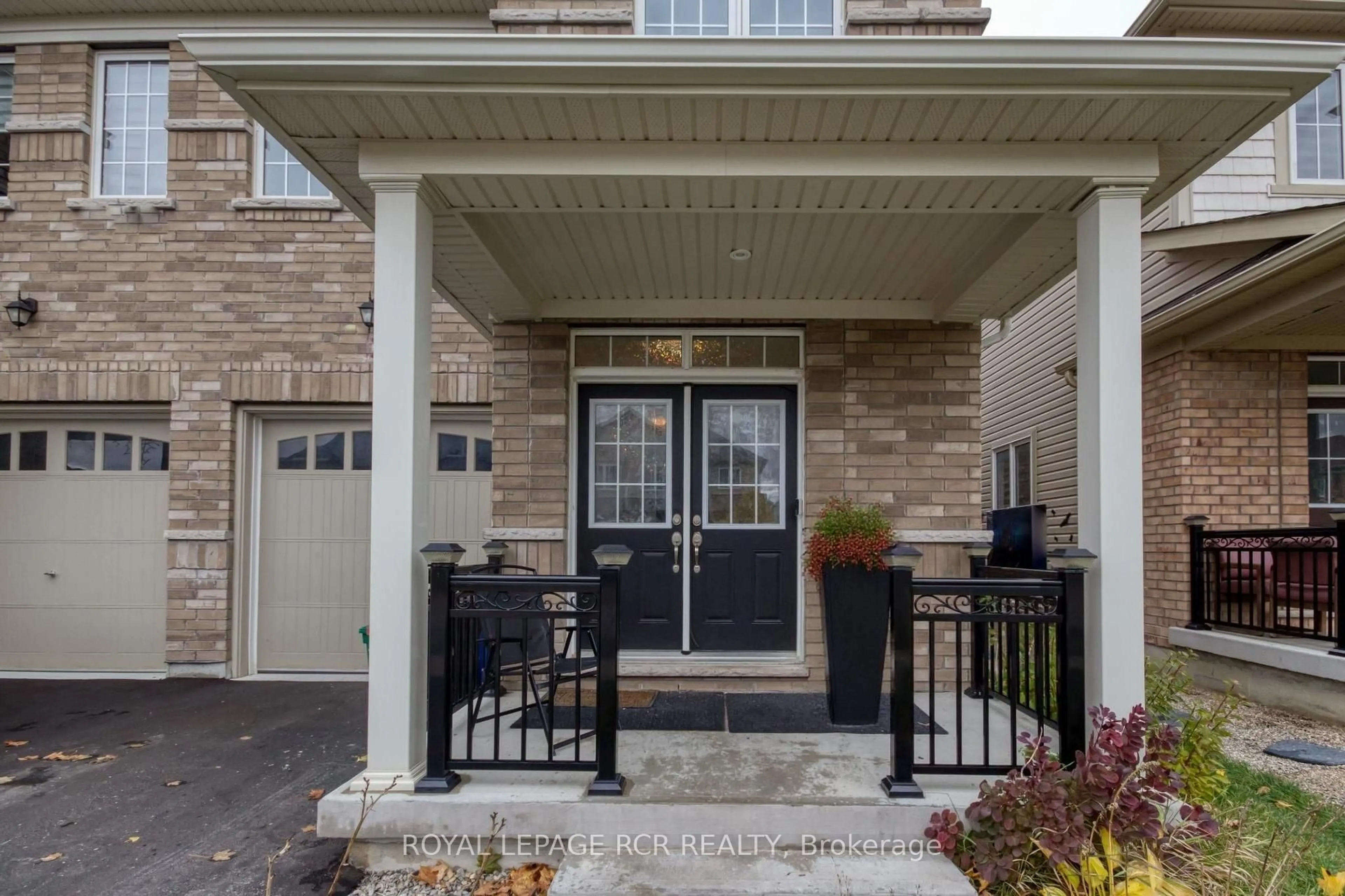 Indoor entryway for 506 Brooks St, Shelburne Ontario L9V 3X4