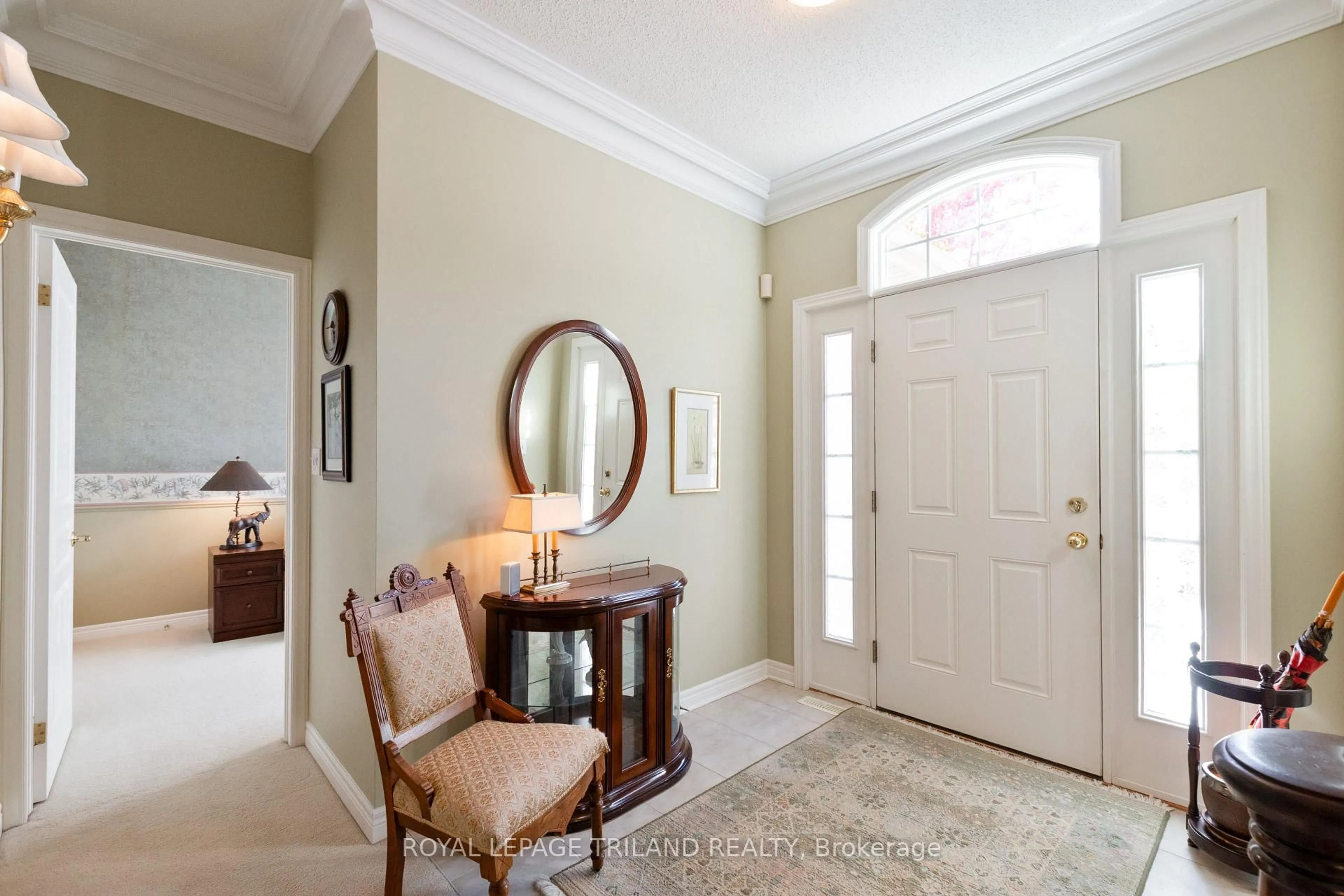 Indoor entryway for 140 McGarrell Dr #11, London North Ontario N6G 5J1