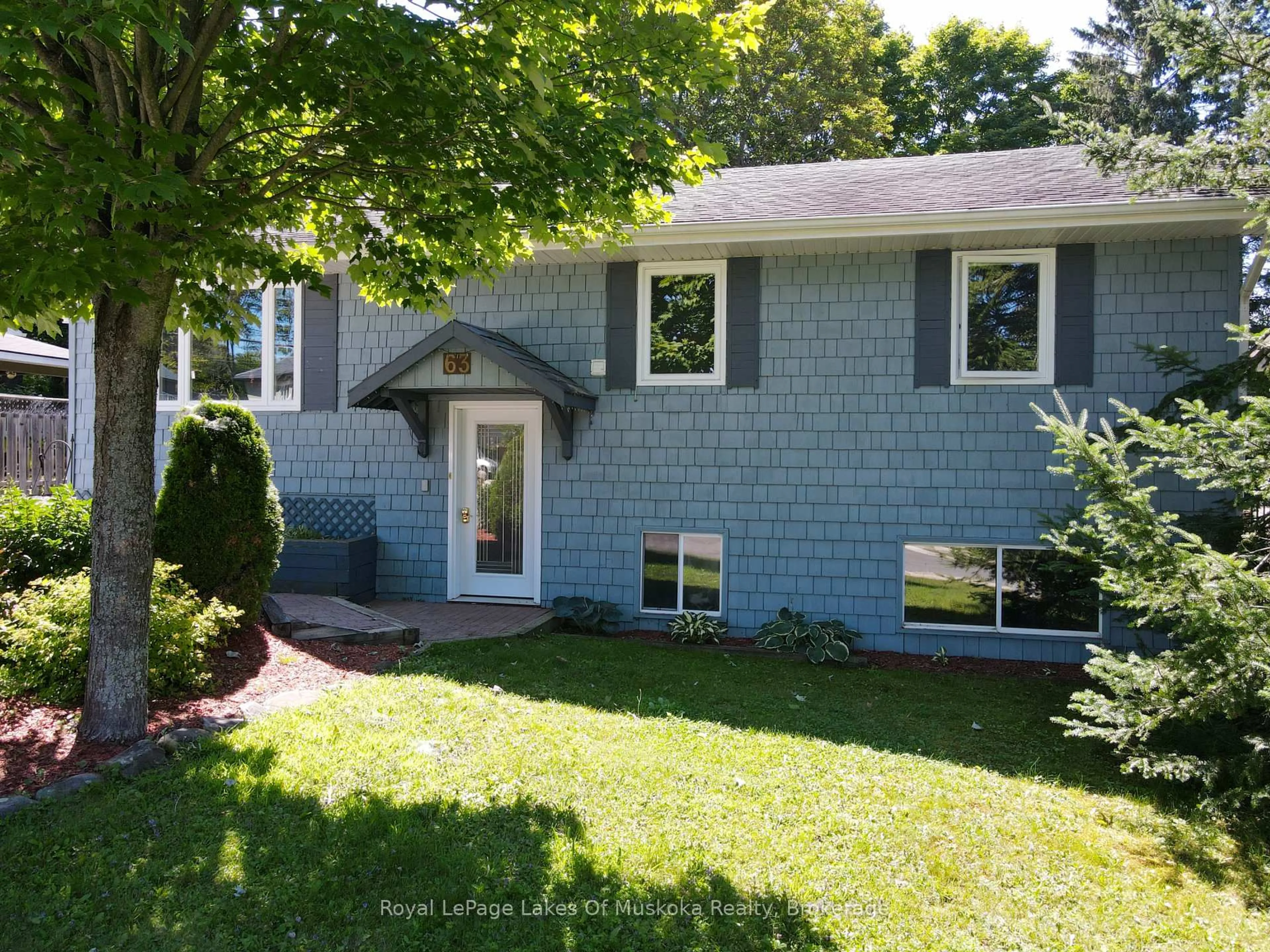 Home with vinyl exterior material, street for 63 Florence St, Huntsville Ontario P1H 1V4