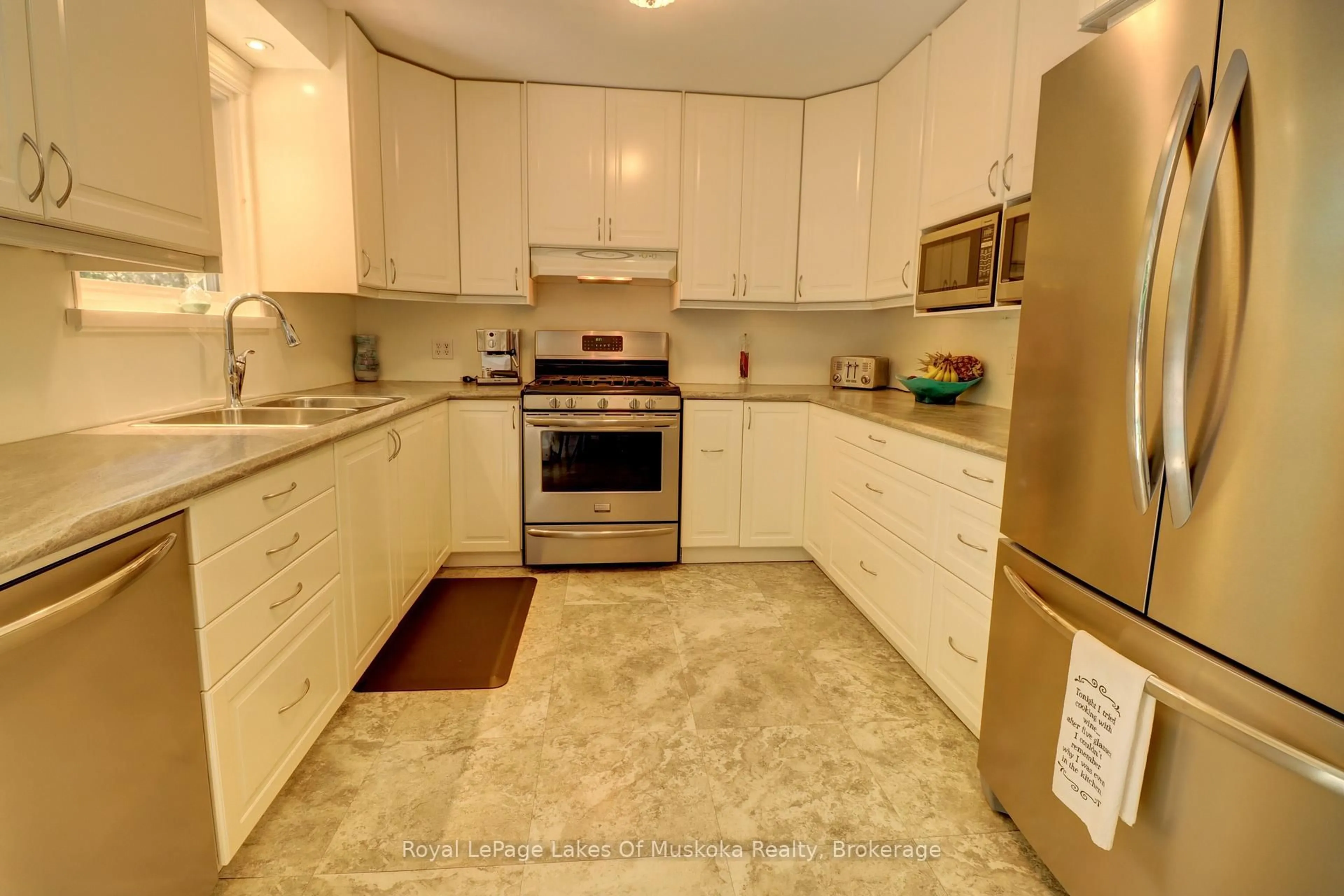 Standard kitchen, ceramic/tile floor for 63 Florence St, Huntsville Ontario P1H 1V4