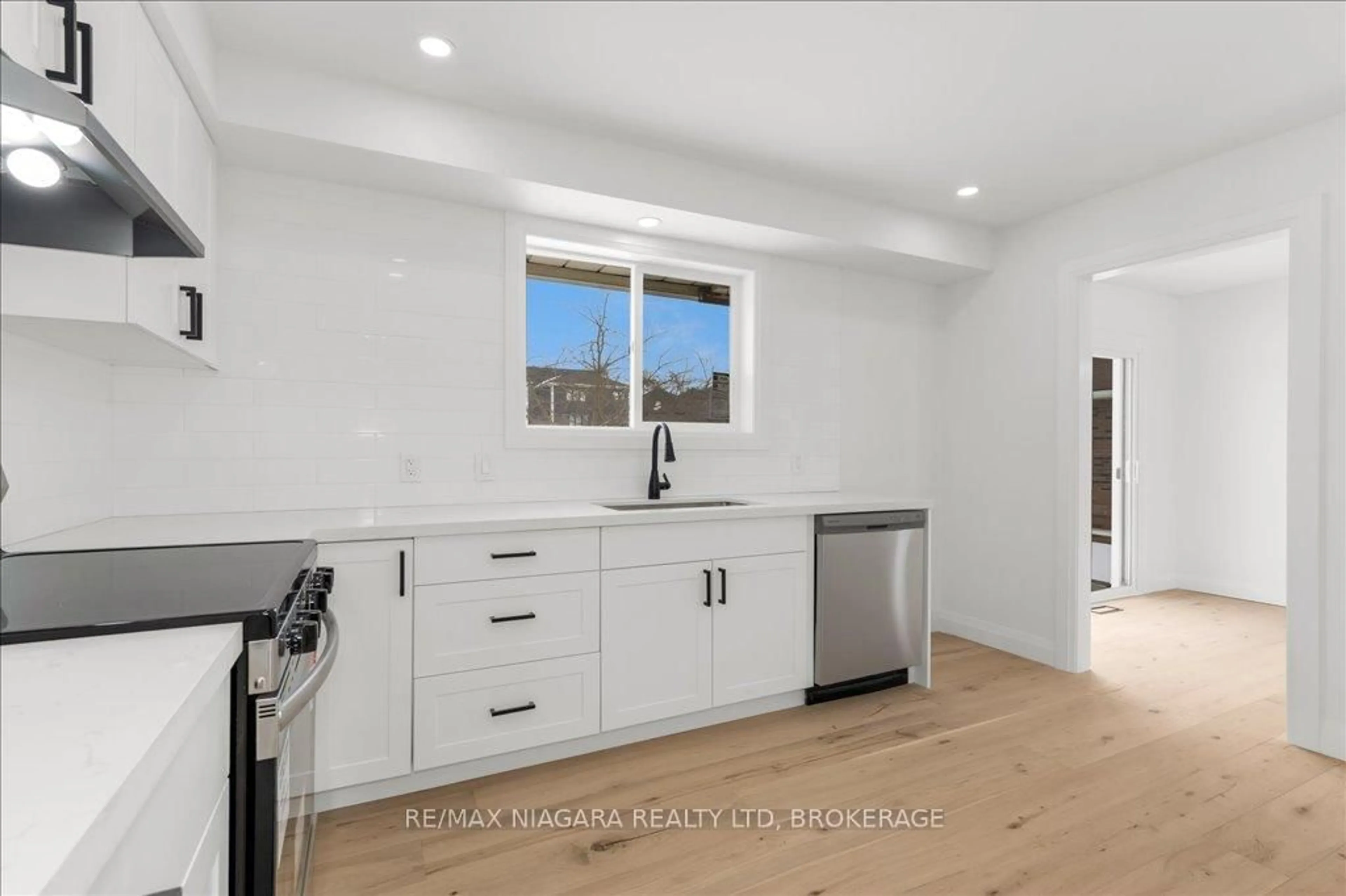 Open concept kitchen, unknown for 97 King St St, Haldimand Ontario N0A 1H0