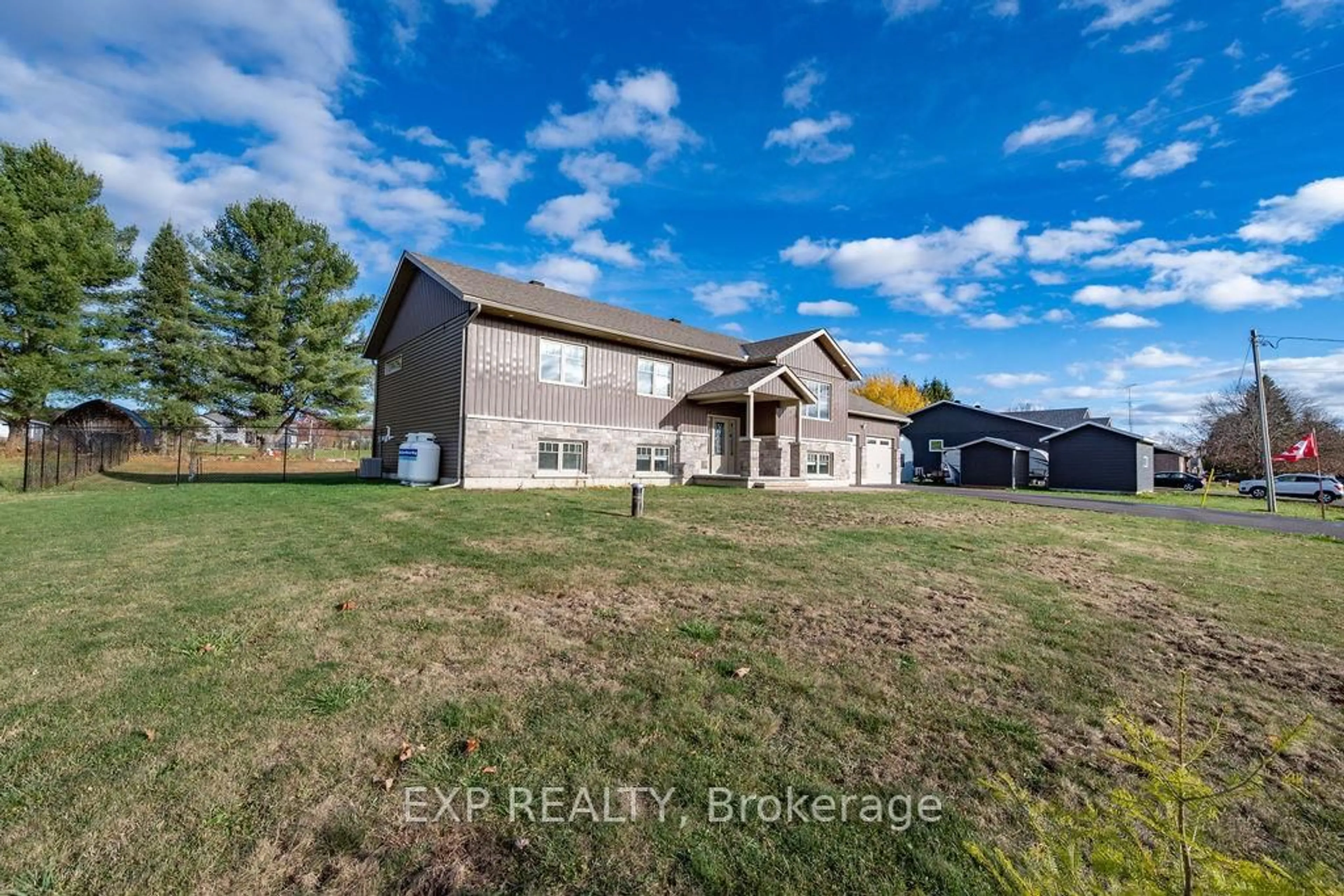 A pic from outside/outdoor area/front of a property/back of a property/a pic from drone, water/lake/river/ocean view for 20 RIVERDALE St, Westmeath Ontario K0J 2L0