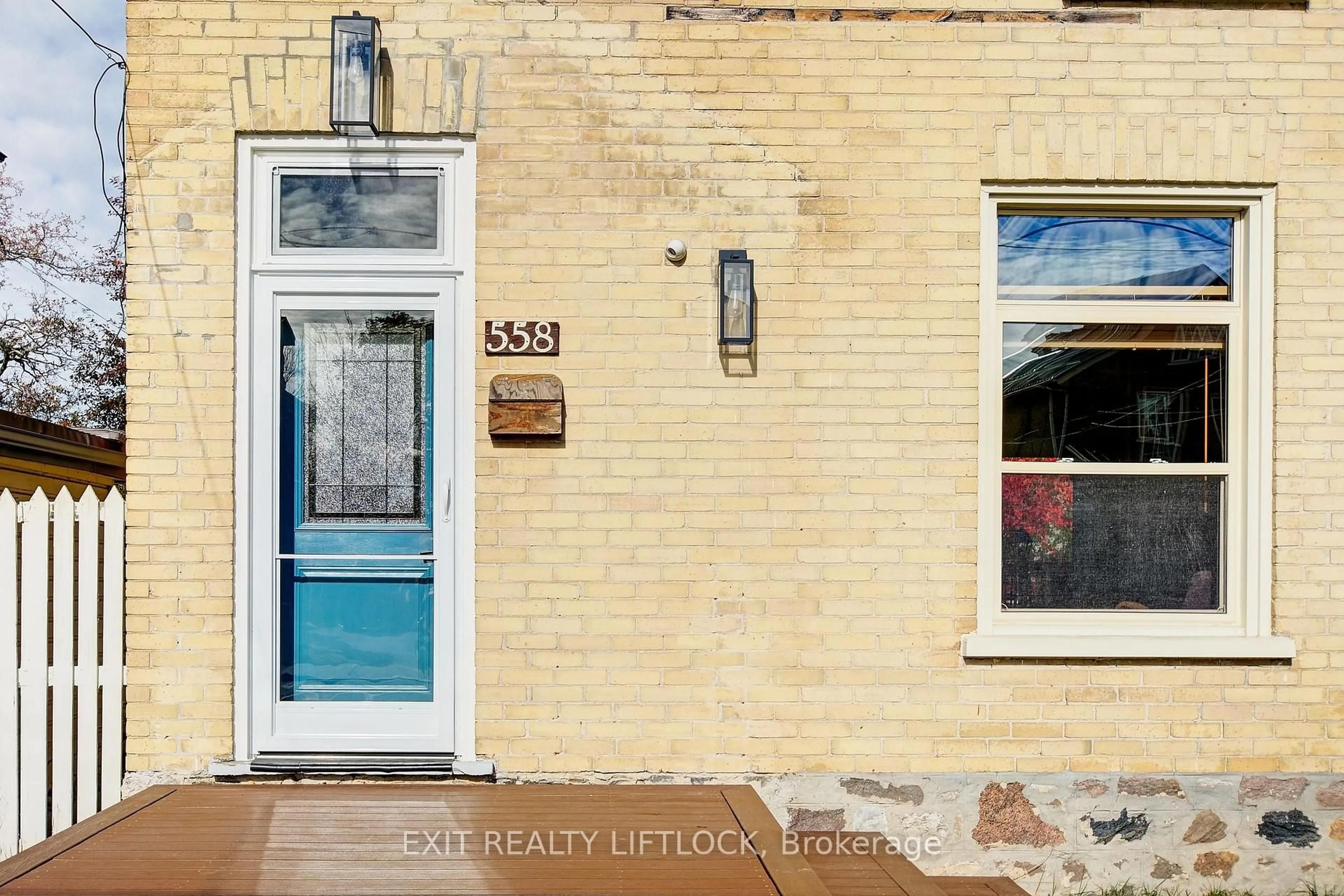 Unknown for 558 Chamberlain St, Peterborough Ontario K9J 4L5