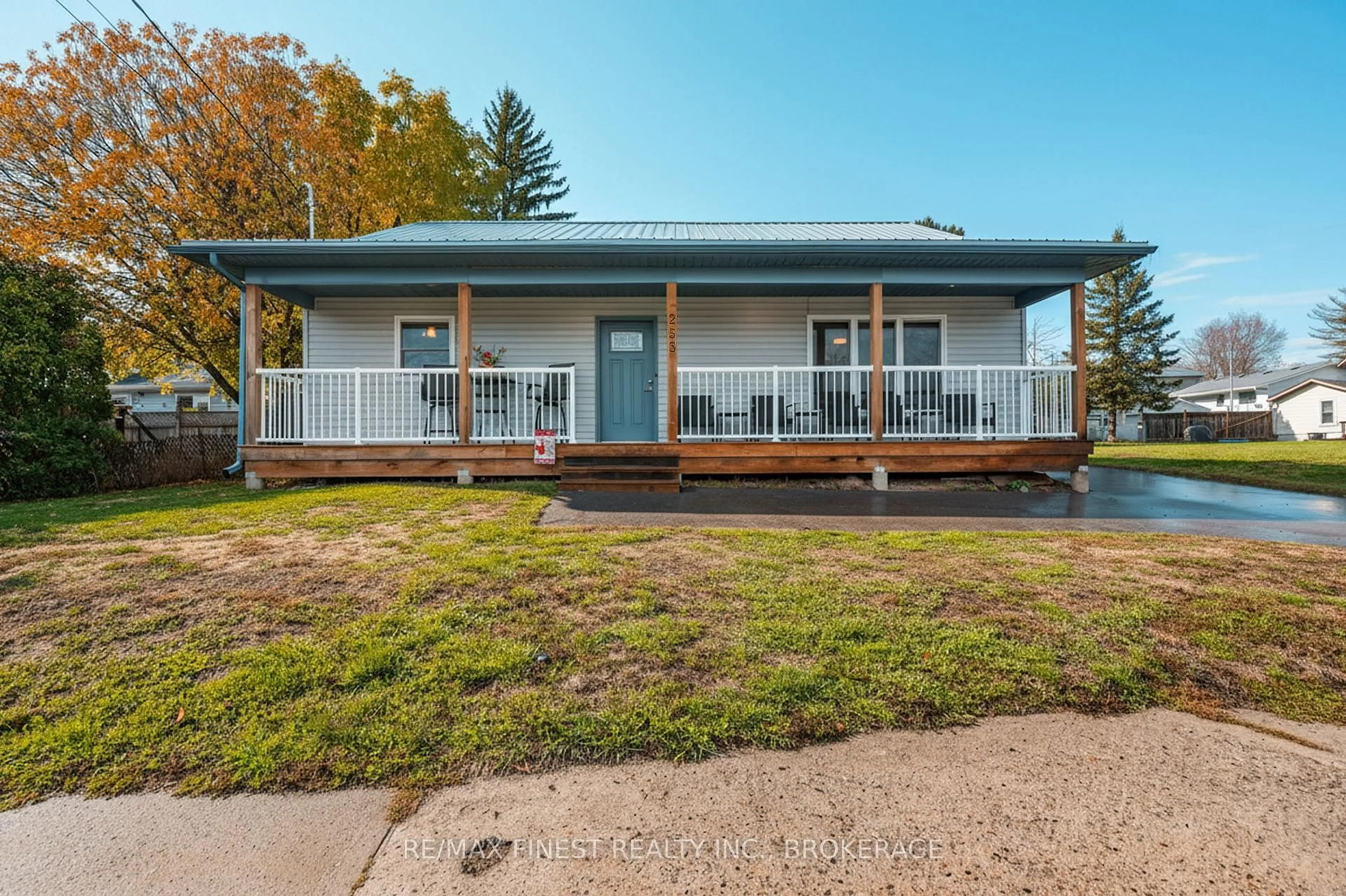Home with vinyl exterior material, unknown for 253 Main St, Deseronto Ontario K0K 1X0