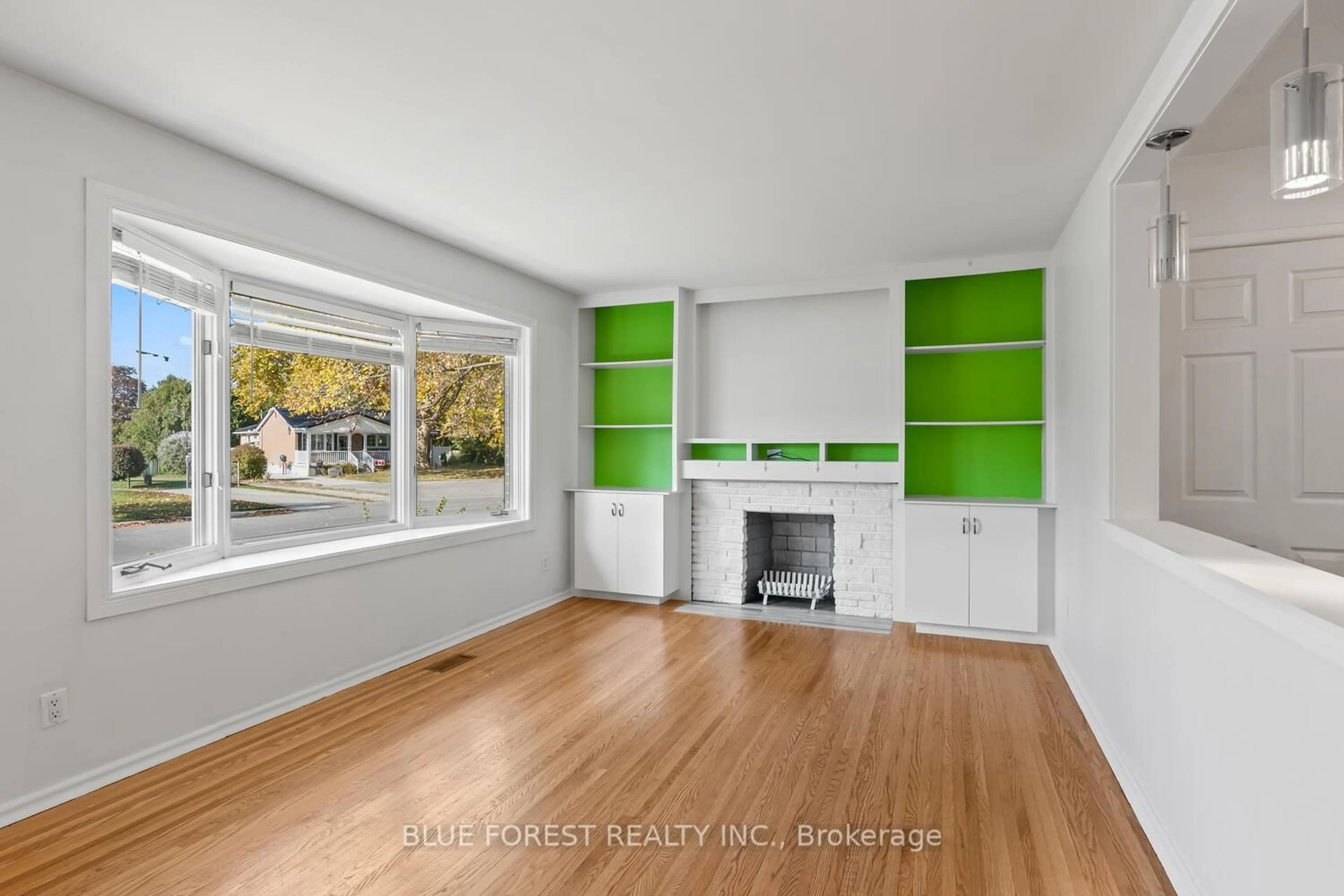 Living room with furniture, wood/laminate floor for 106 Laurentian Dr, London East Ontario N5W 1P2