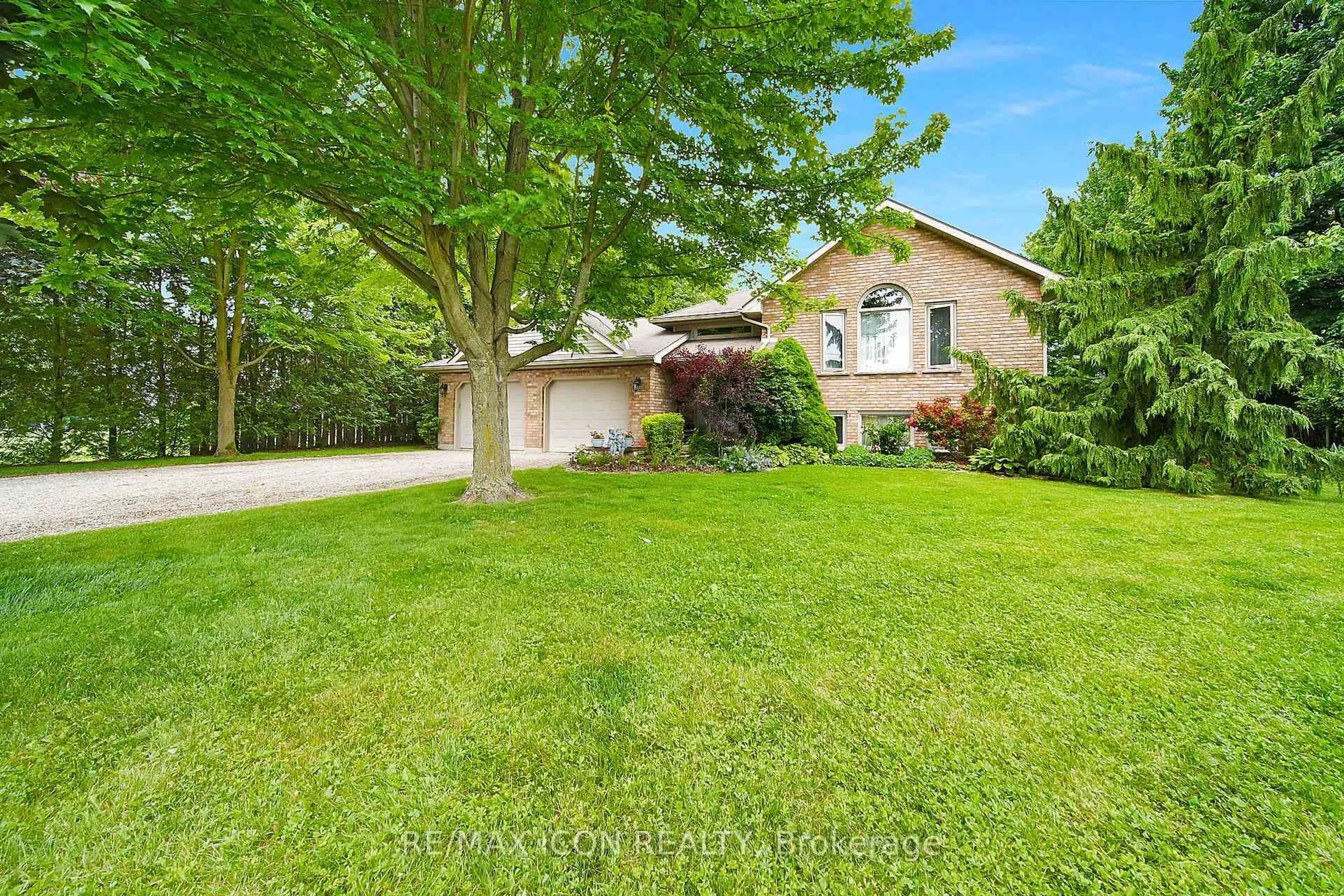 A pic from outside/outdoor area/front of a property/back of a property/a pic from drone, street for 21 Lunn Lane, Dutton/Dunwich Ontario N0L 2M0