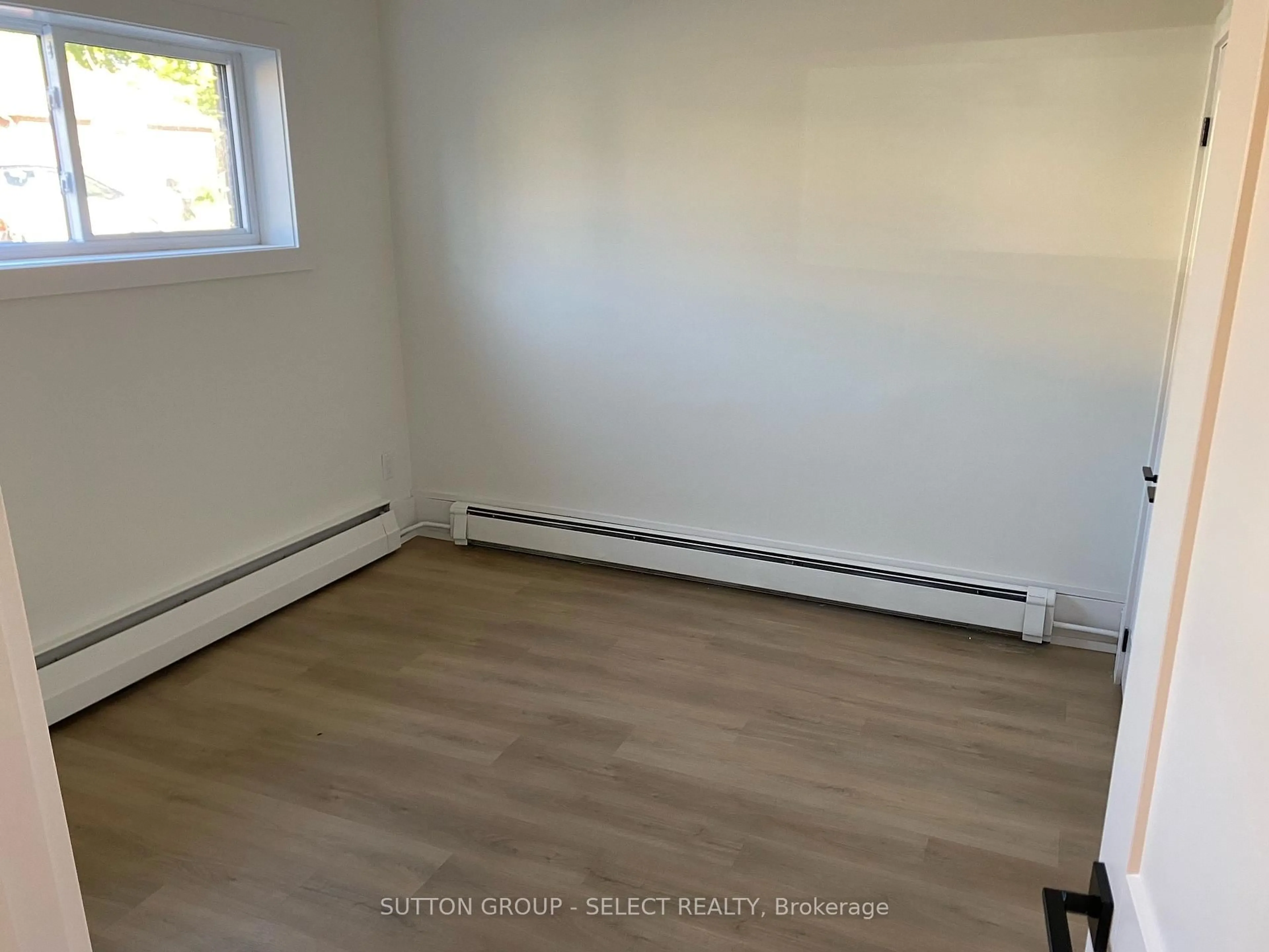 A pic of a room for 894 ADELAIDE St, London East Ontario N5Y 2M5