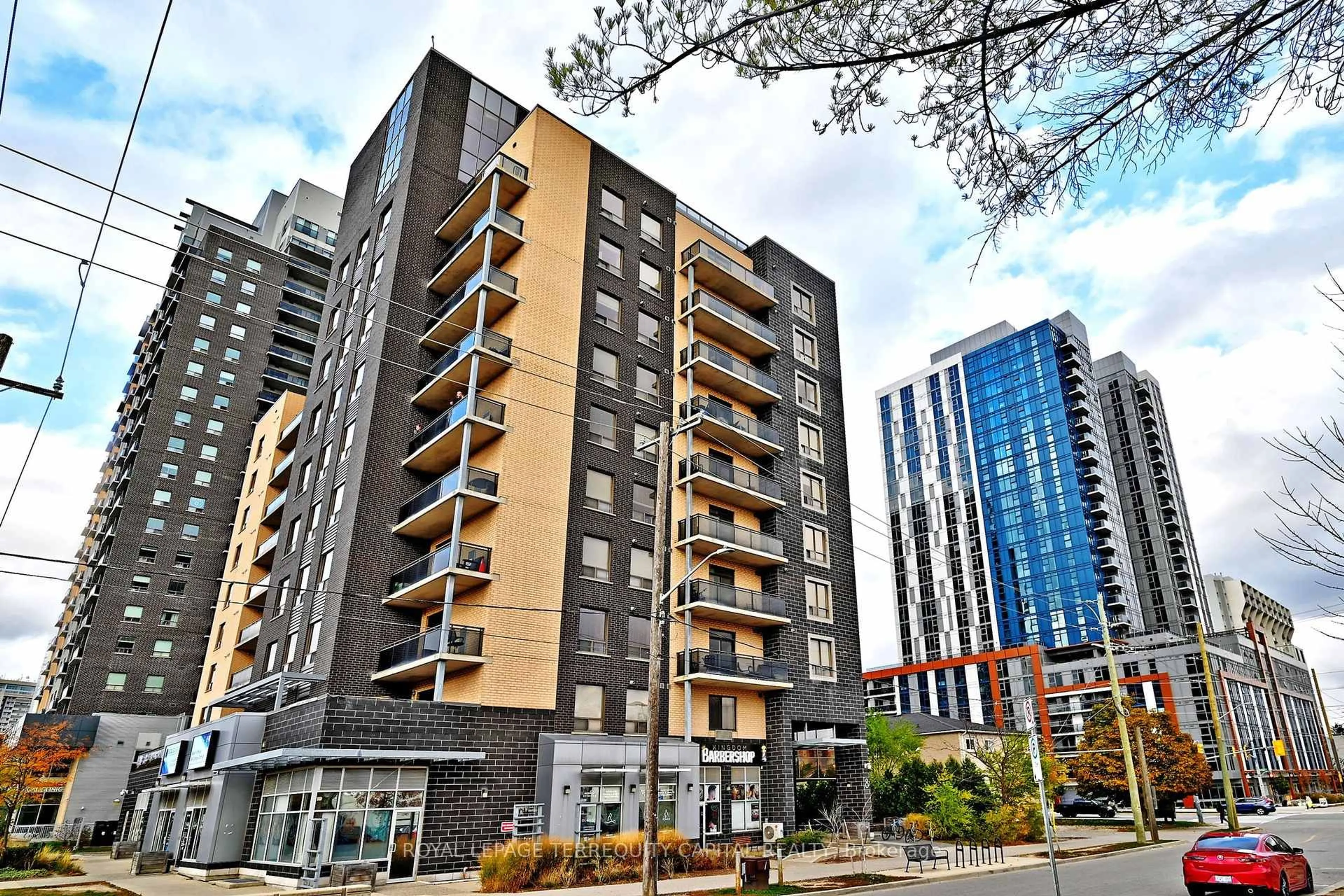 Patio, building for 8 Hickory St #PH 1101, Waterloo Ontario N2L 3H6