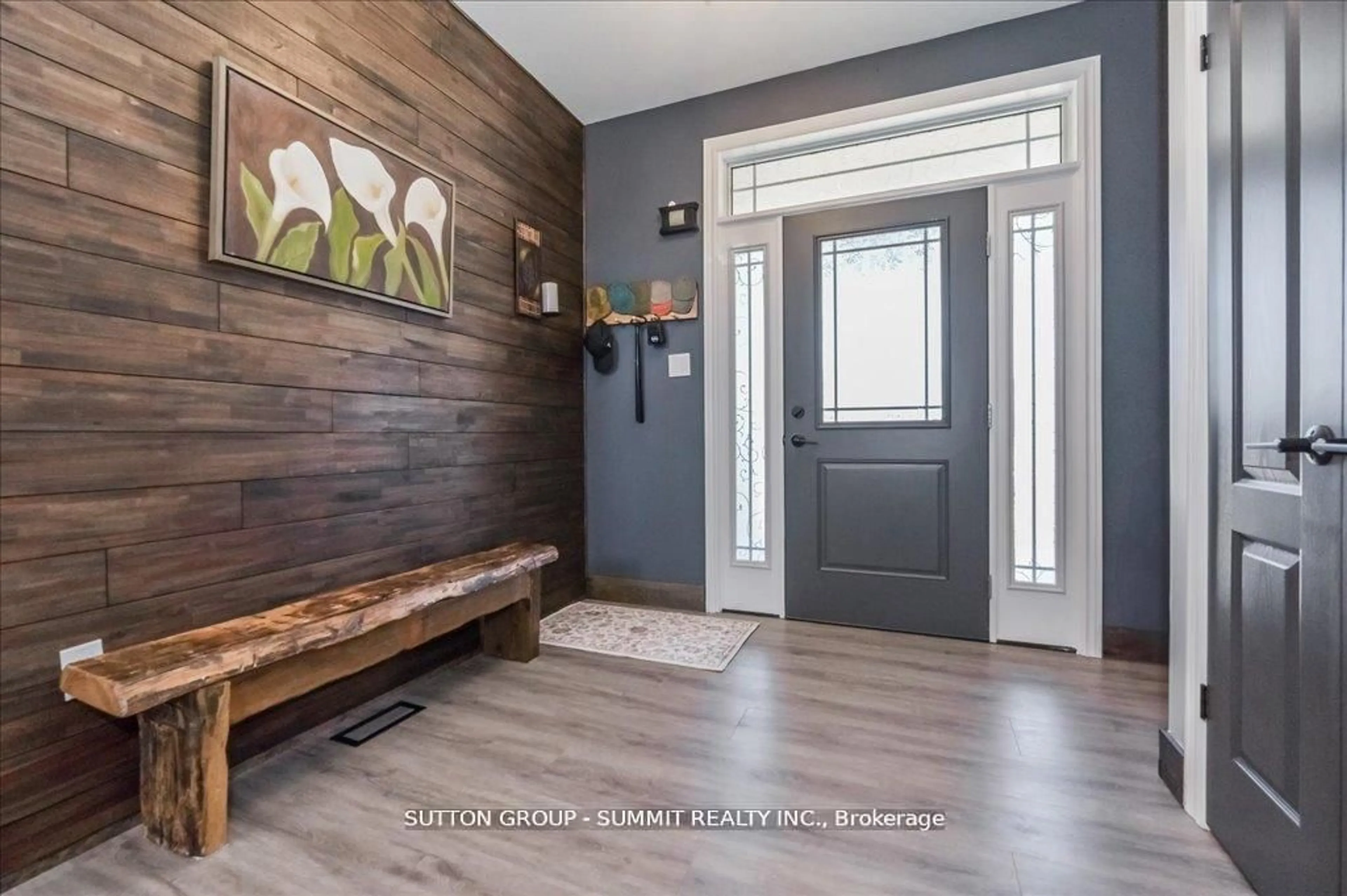 Indoor entryway for 9 Mcintyre Lane, East Luther Grand Valley Ontario L9W 6T9