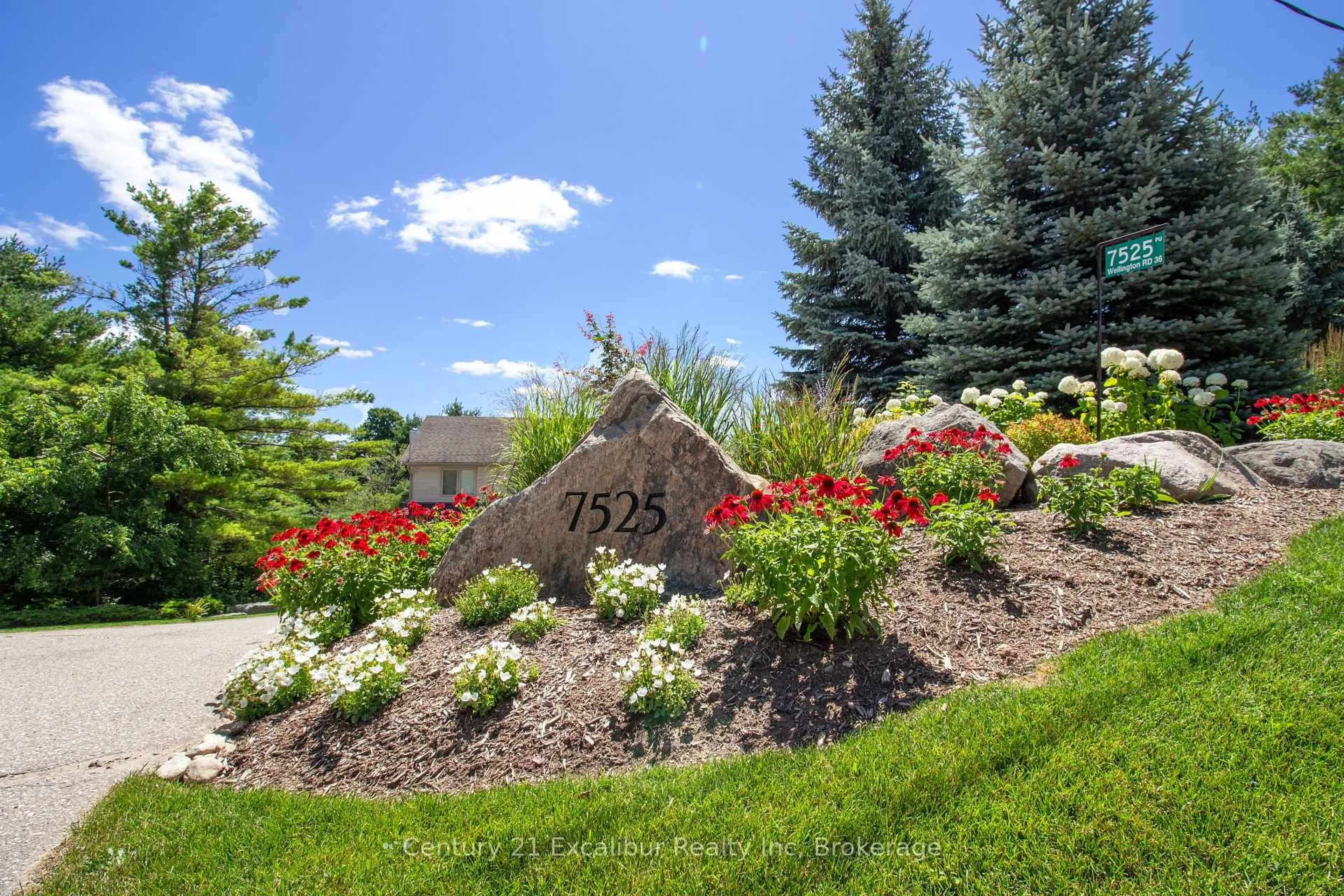 Patio, mountain view for 7525 WELLINGTON RD 36, Puslinch Ontario N0B 2L0