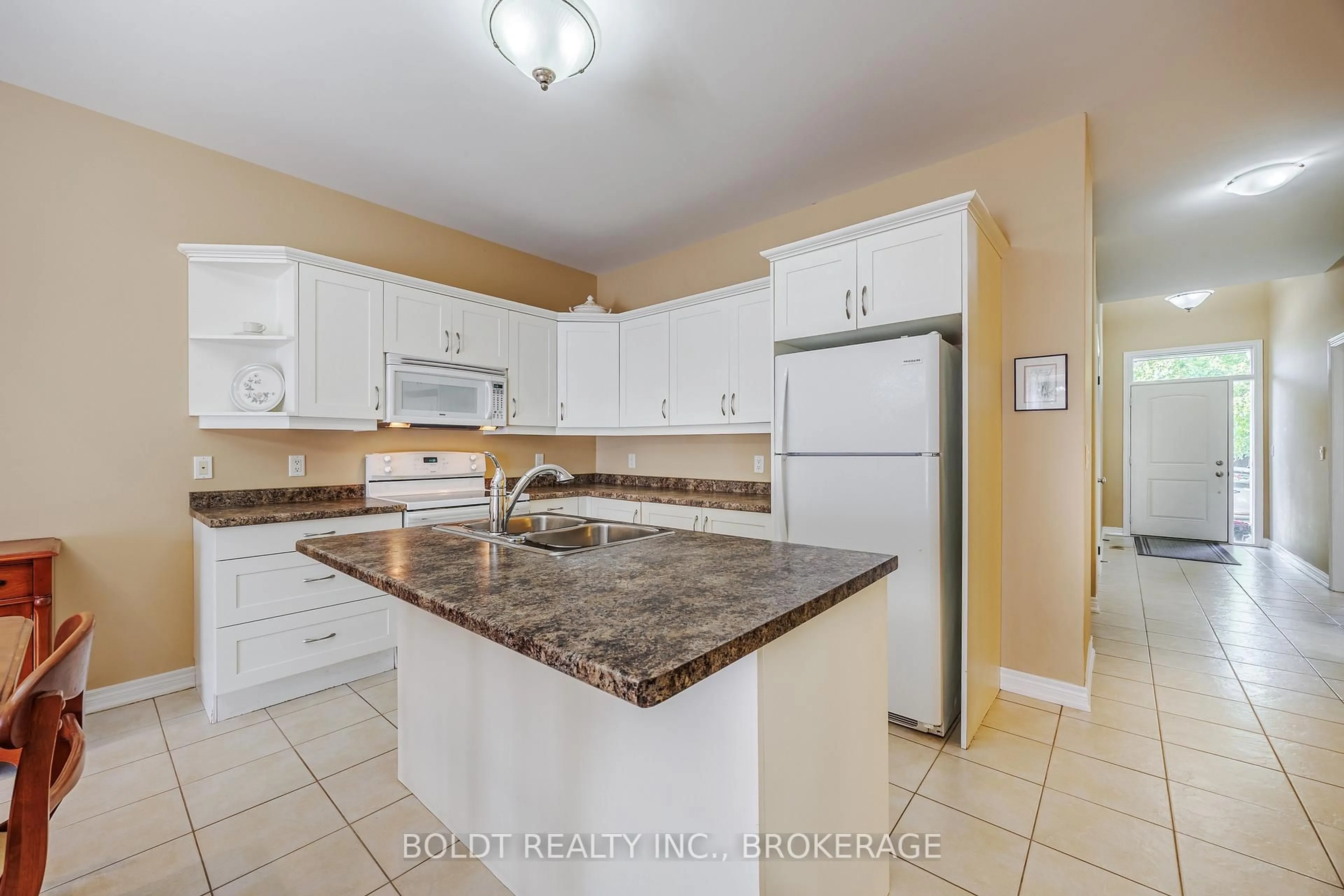 Standard kitchen, ceramic/tile floor for 58 Videl Cres, St. Catharines Ontario L2W 0A3