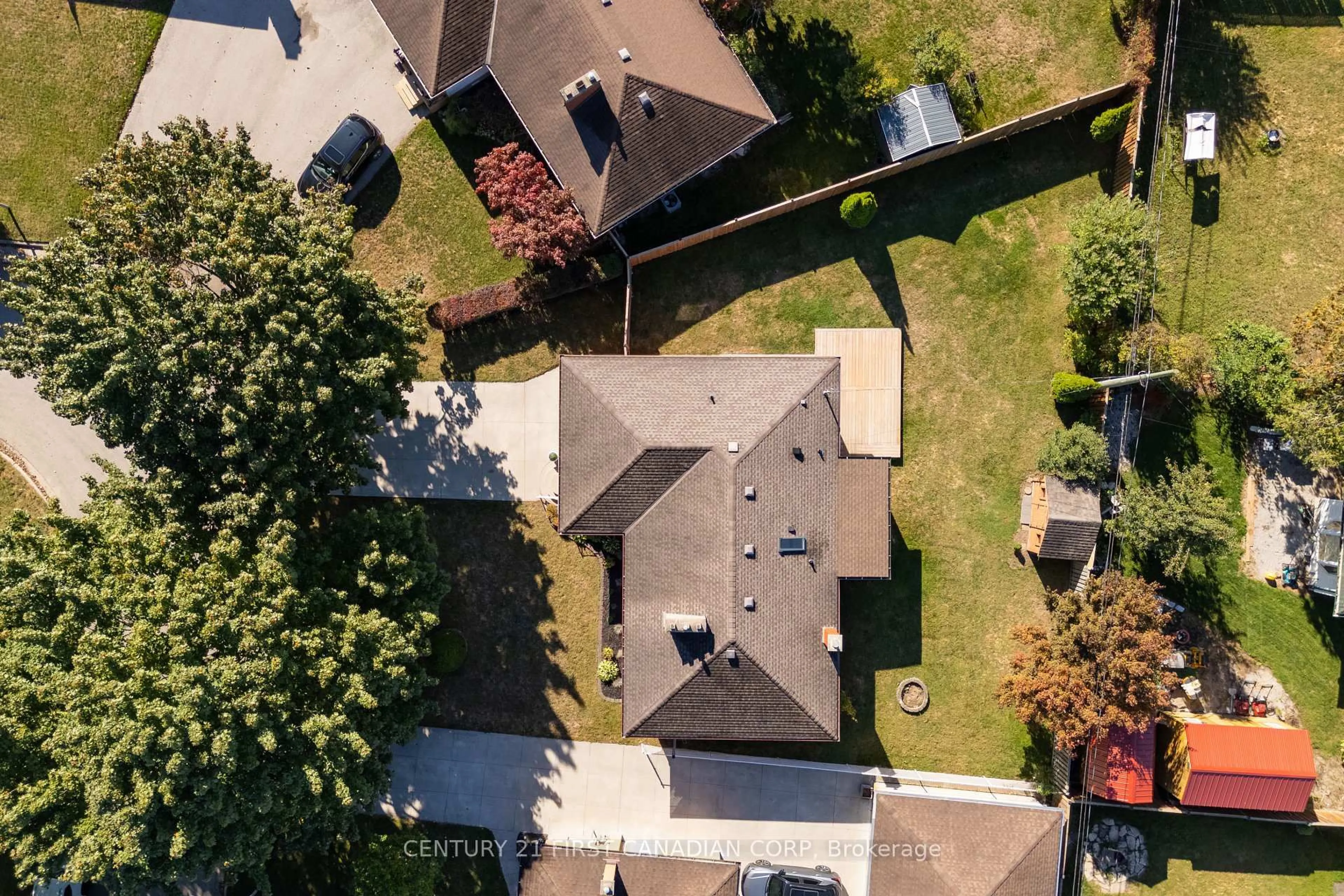 A pic from outside/outdoor area/front of a property/back of a property/a pic from drone, street for 21 Marbenor Cres, London East Ontario N5W 1T4