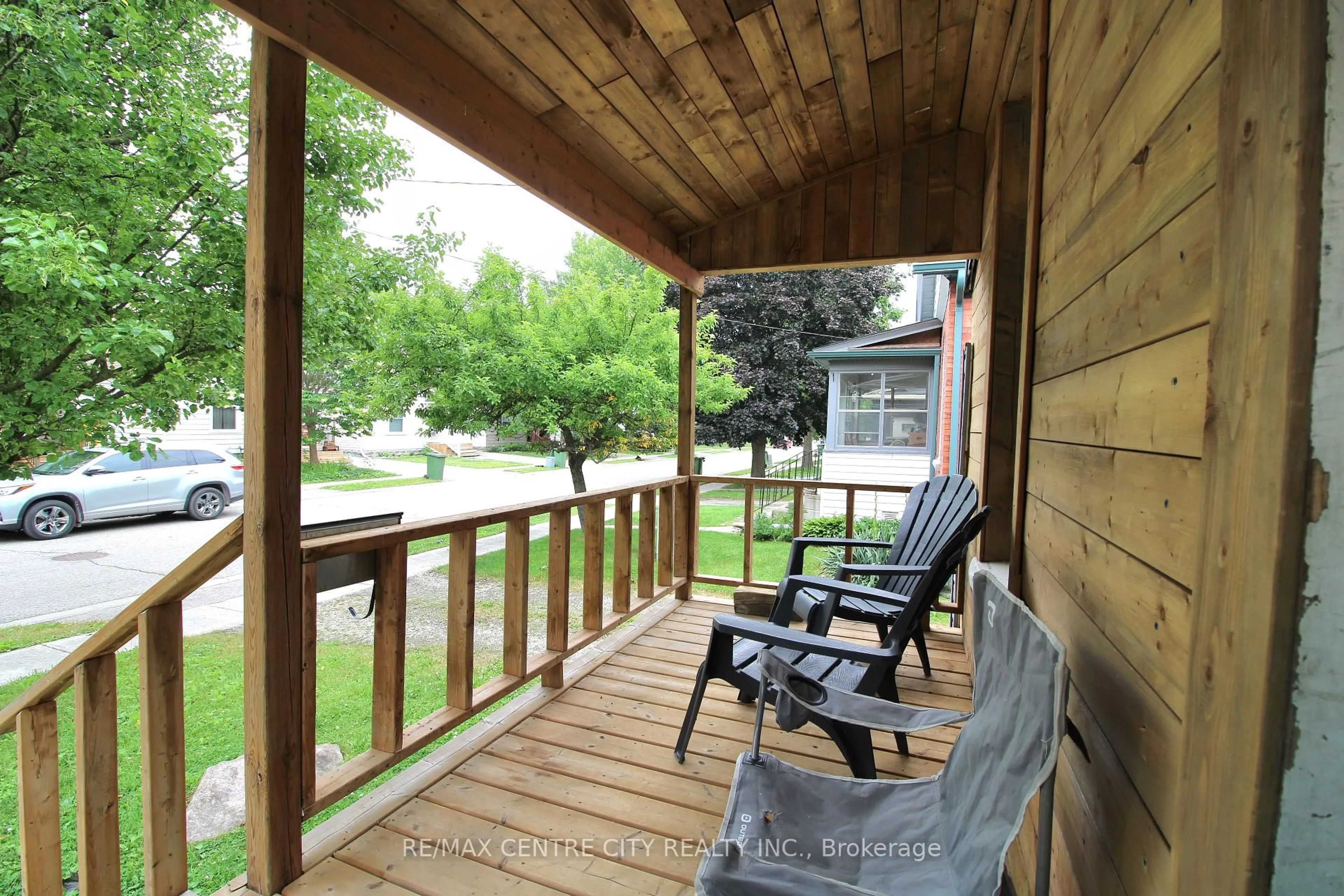 Patio, water/lake/river/ocean view for 28 Maple St, St. Thomas Ontario N5R 1Y9