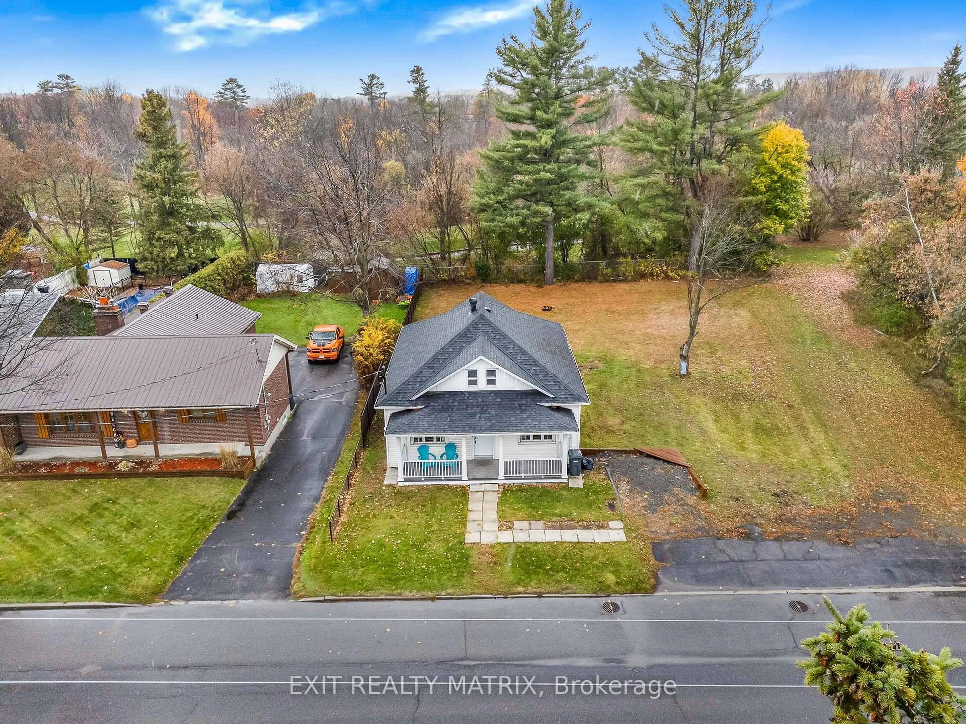 A pic from outside/outdoor area/front of a property/back of a property/a pic from drone, water/lake/river/ocean view for 678 Mcgill St, Hawkesbury Ontario K6A 1R4
