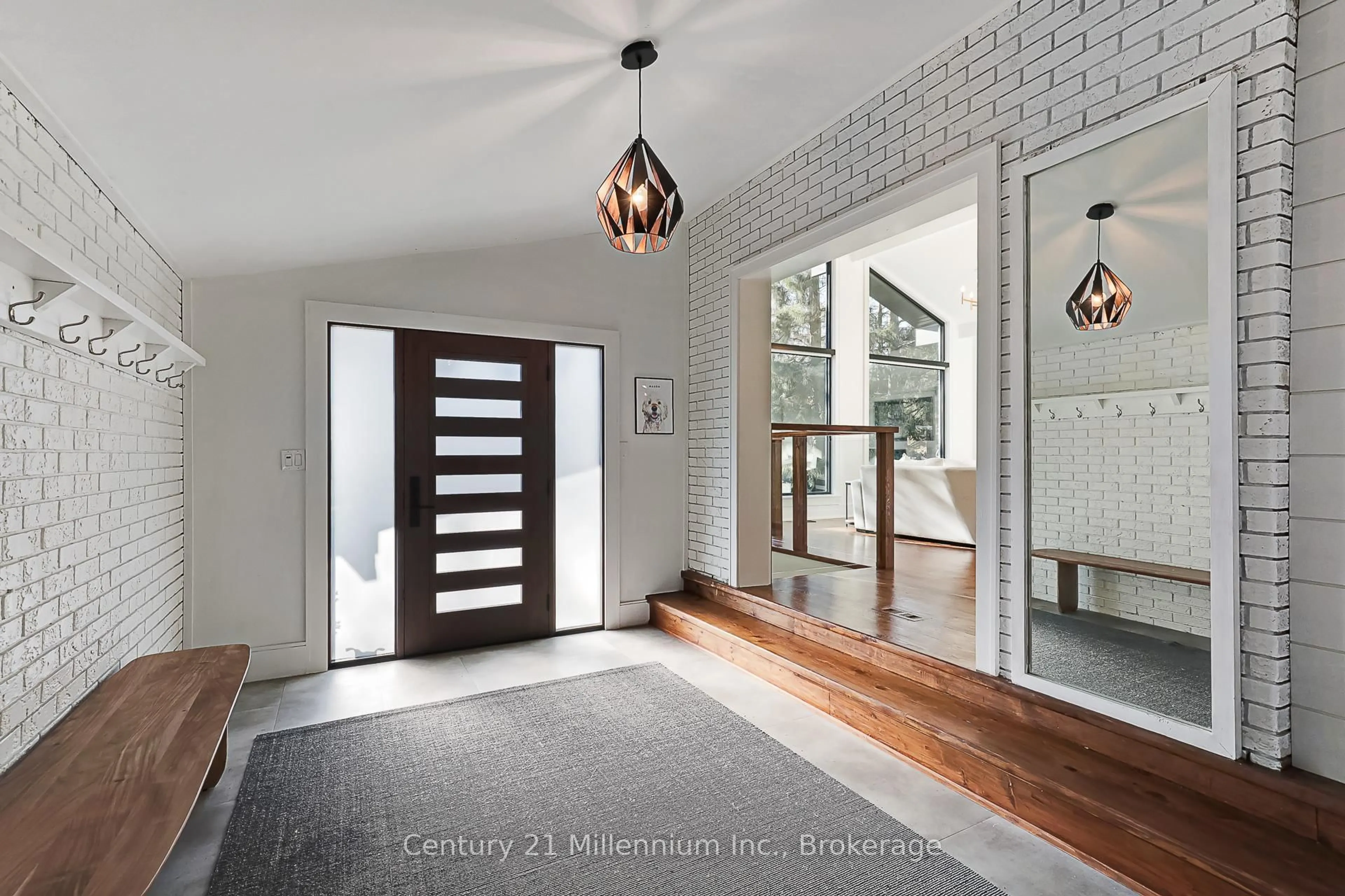 Indoor entryway for 145 Russell St, Blue Mountains Ontario N0H 2P0