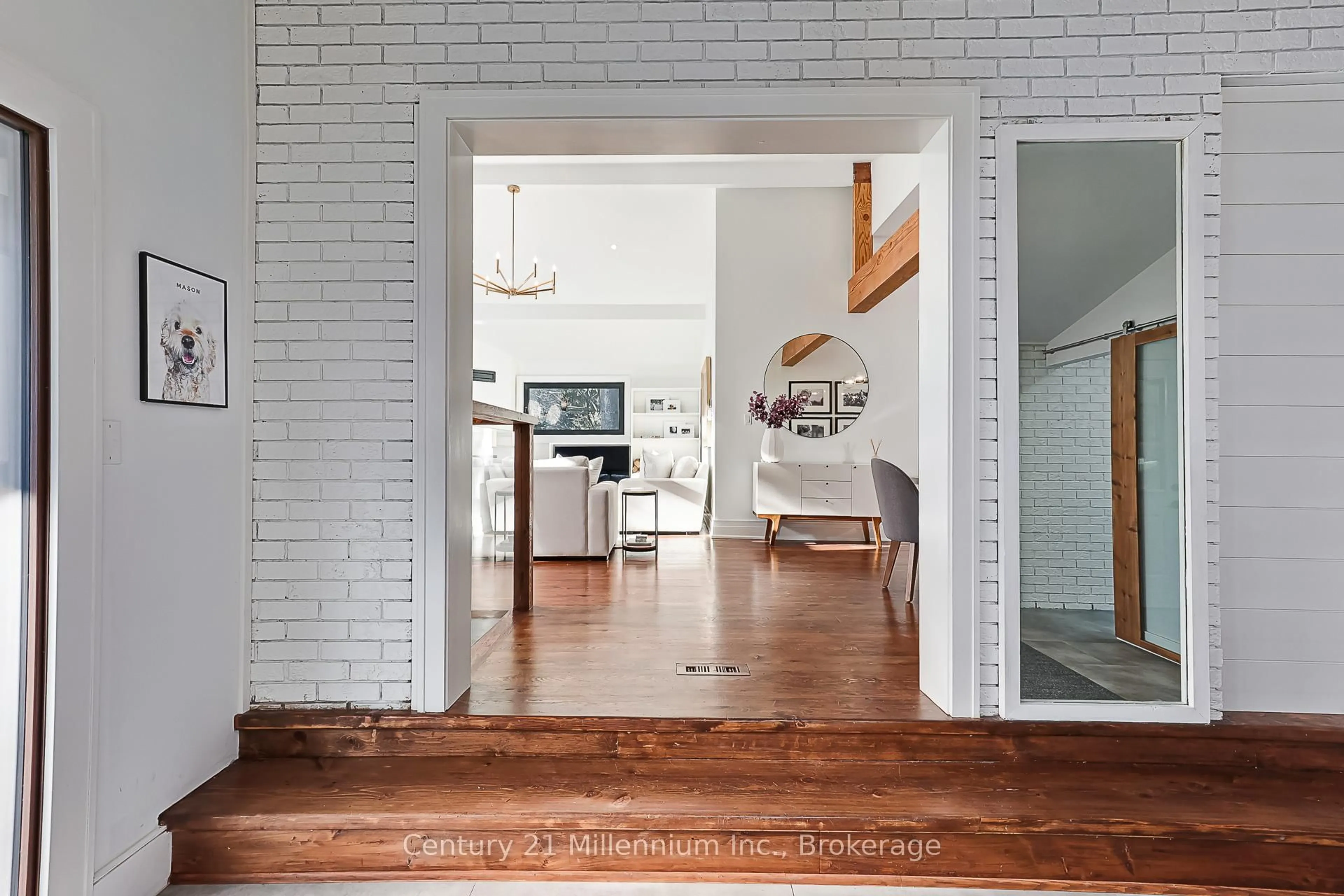 Indoor entryway for 145 Russell St, Blue Mountains Ontario N0H 2P0