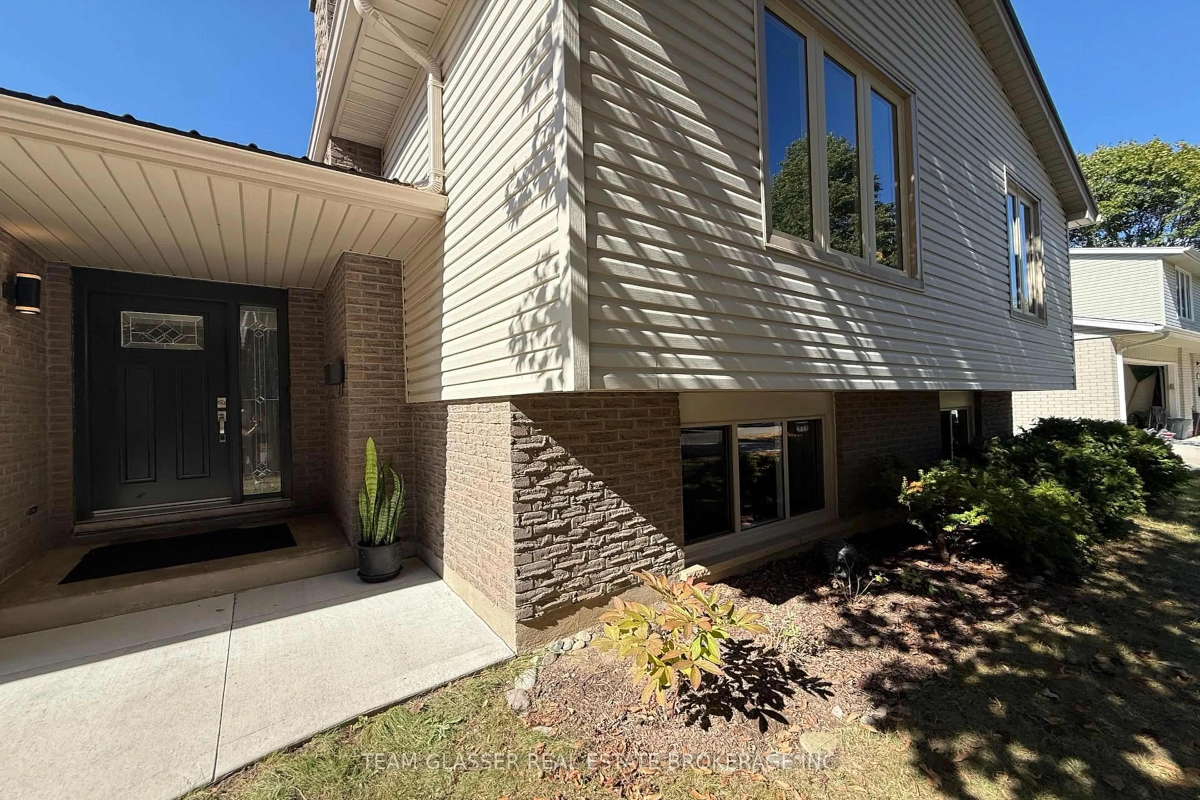 Home with brick exterior material, street for 708 VILLAGE GREEN Ave, London South Ontario N6K 1H2