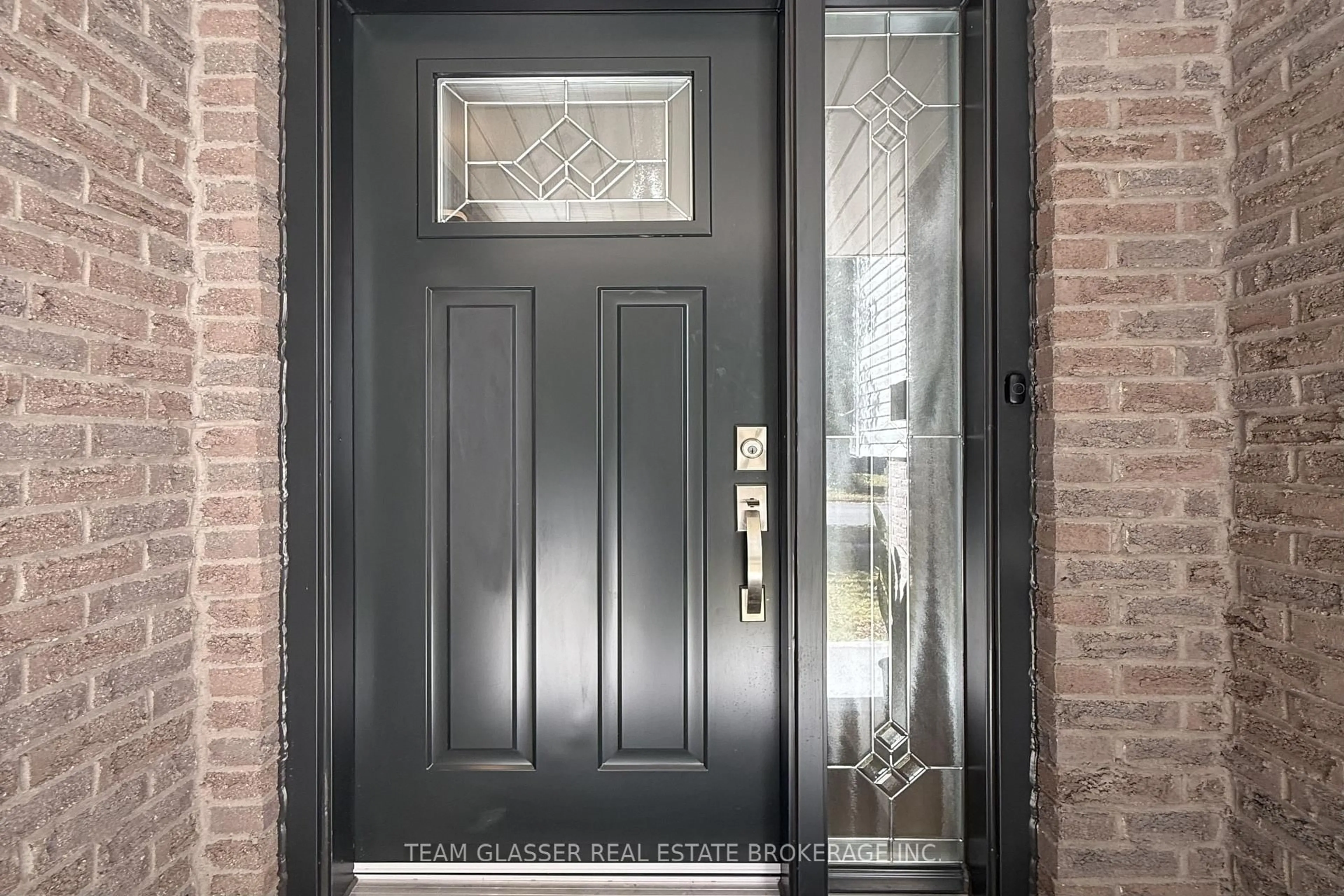 Indoor entryway for 708 VILLAGE GREEN Ave, London South Ontario N6K 1H2