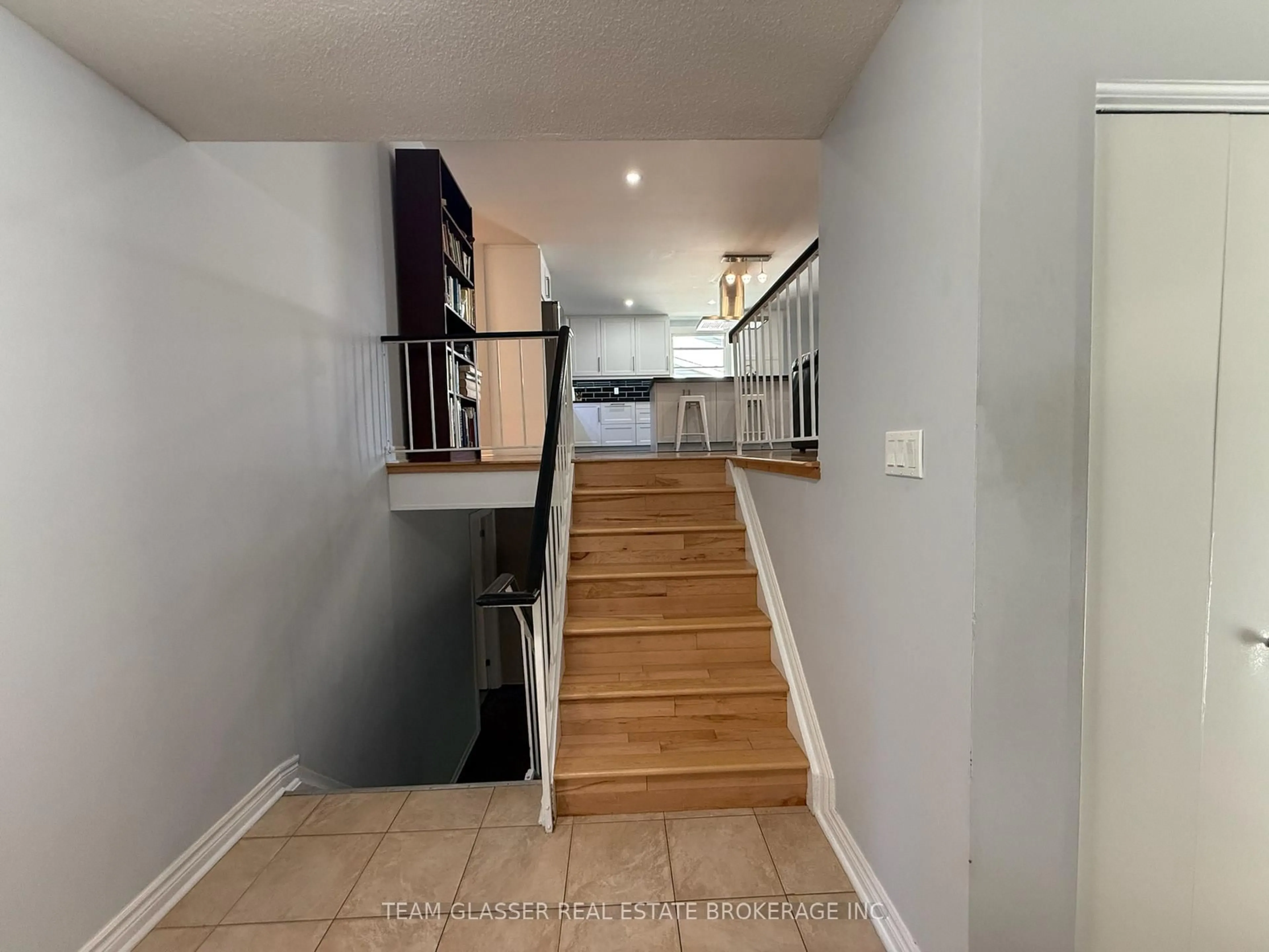 Stairs for 708 VILLAGE GREEN Ave, London South Ontario N6K 1H2