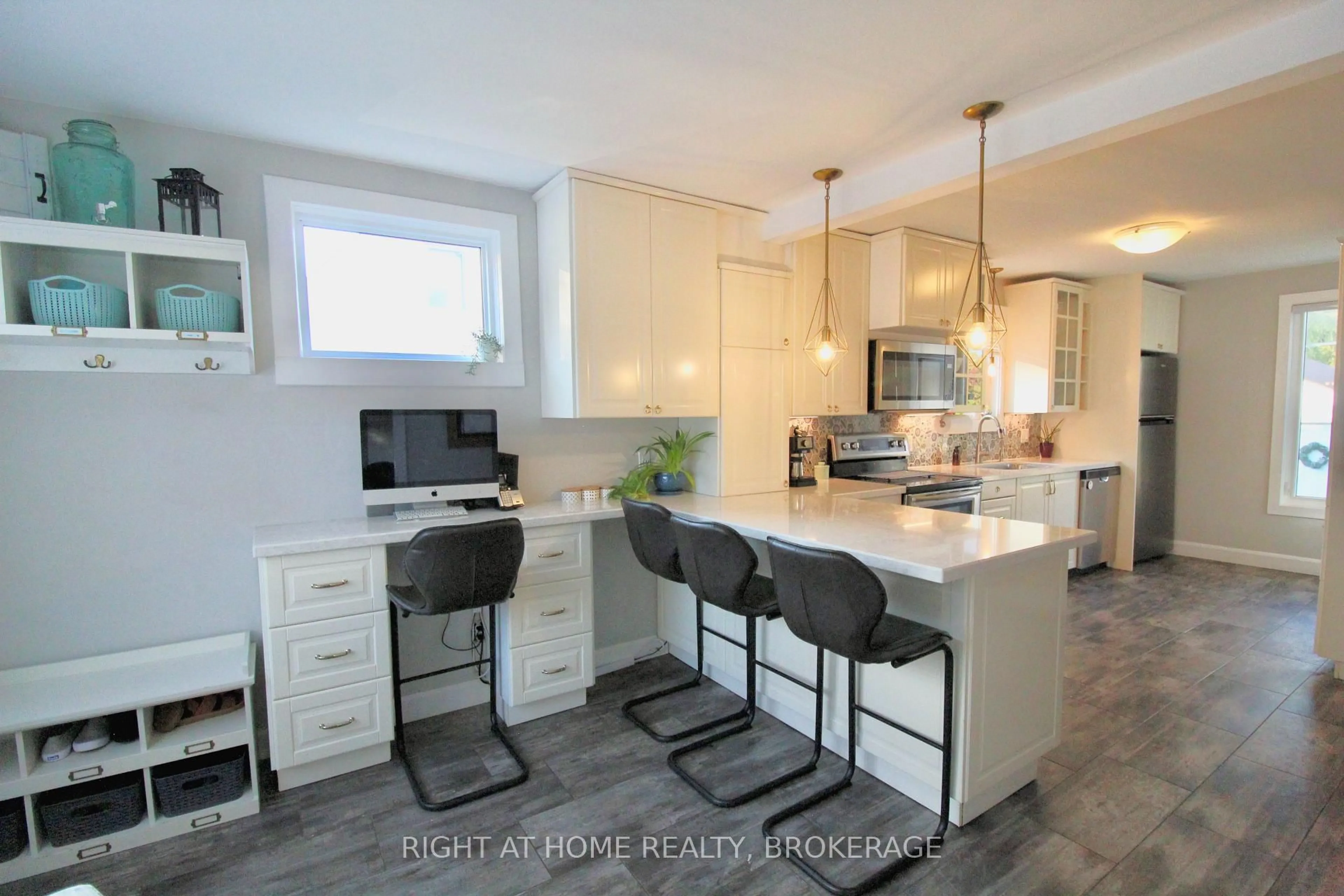 Open concept kitchen, unknown for 7 Cedardale Ave, St. Catharines Ontario L2P 1B1