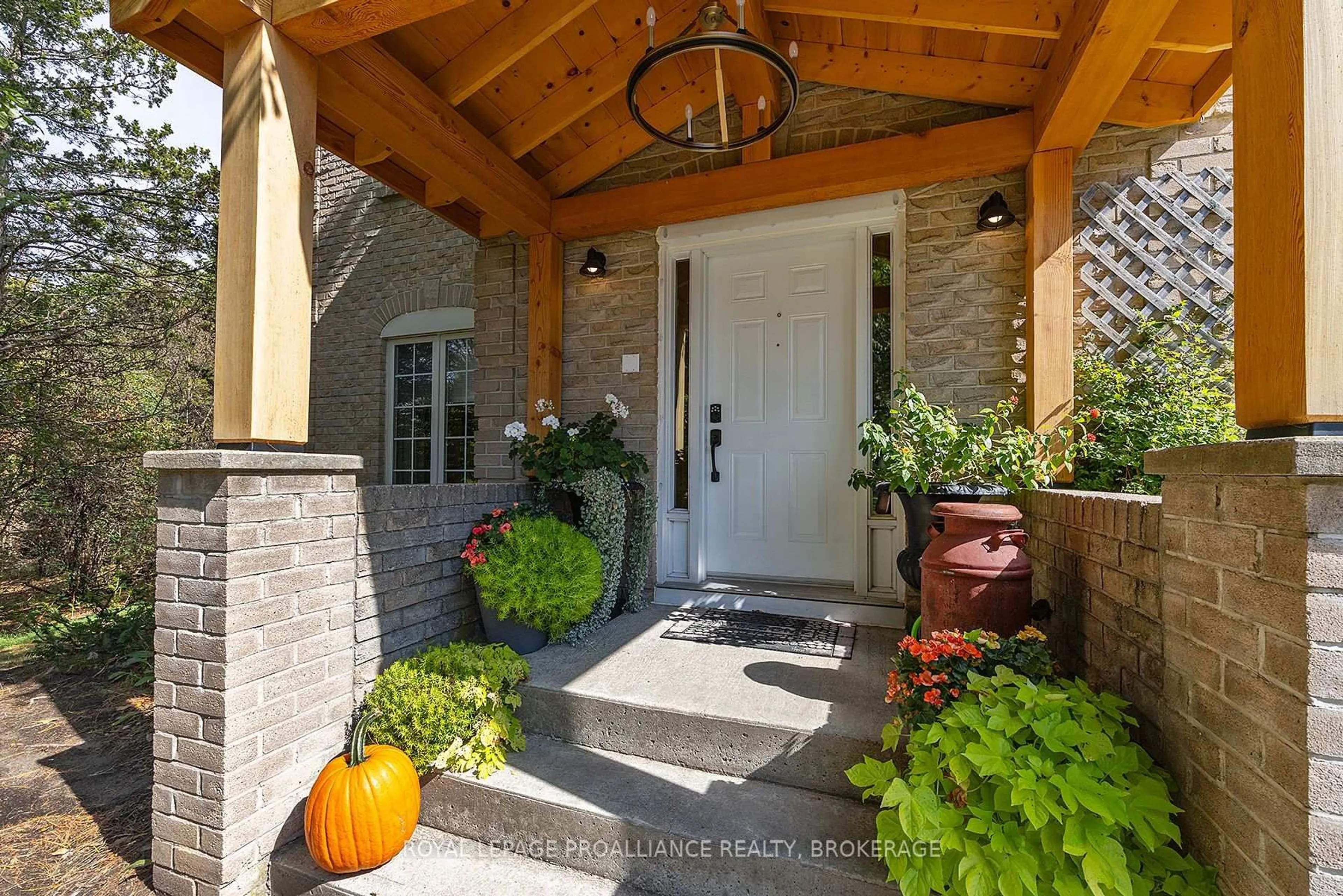Indoor entryway for 4890 North Shore Cres, Perth Road Ontario K0H 2L0