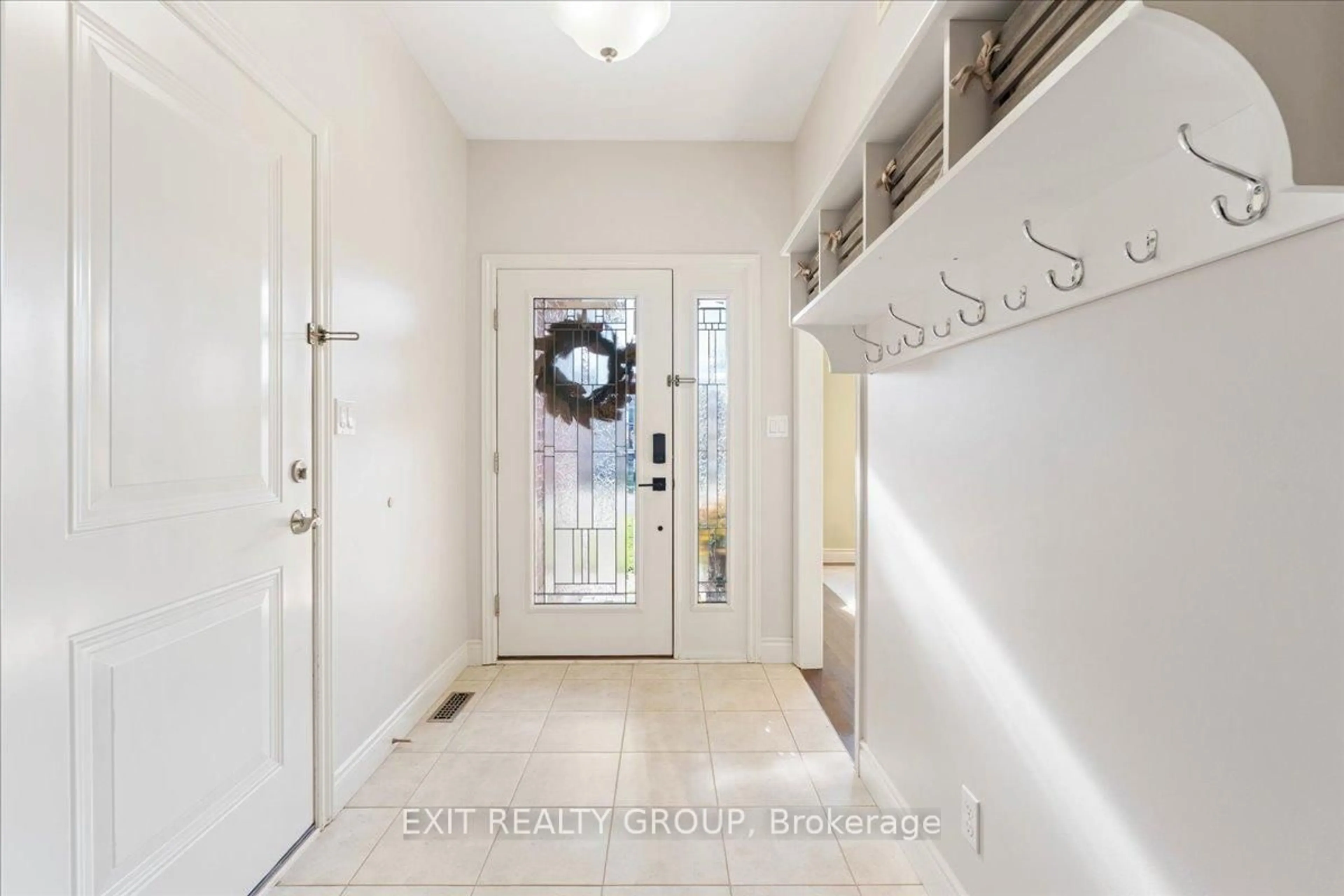 Indoor entryway for 14 Cavendish Dr, Belleville Ontario K8N 0C2